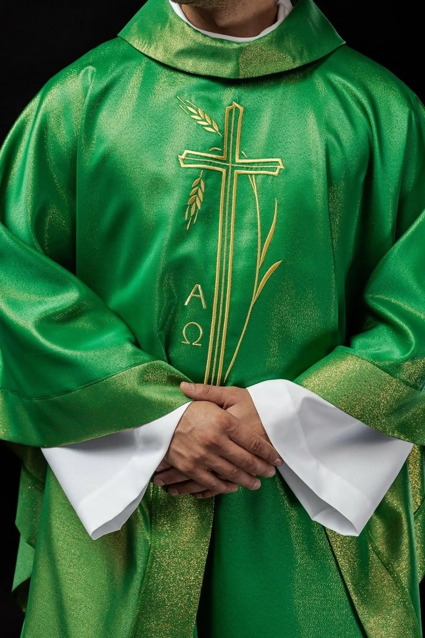 Chasuble avec motif de croix et d'oreille en couleur verte