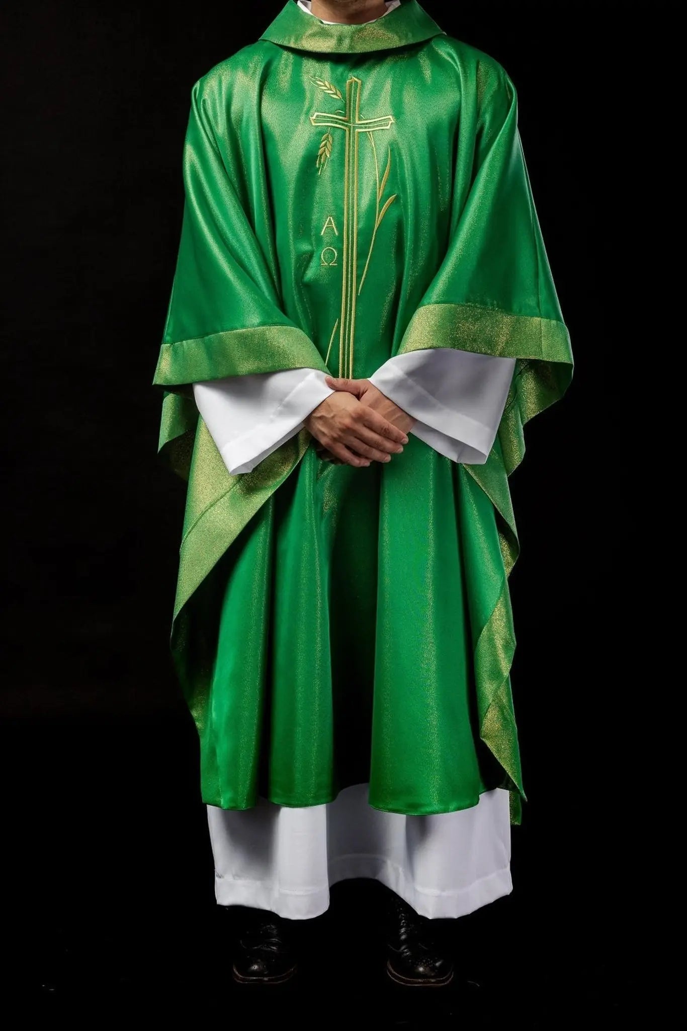 Chasuble avec motif de croix et d'oreille en couleur verte
