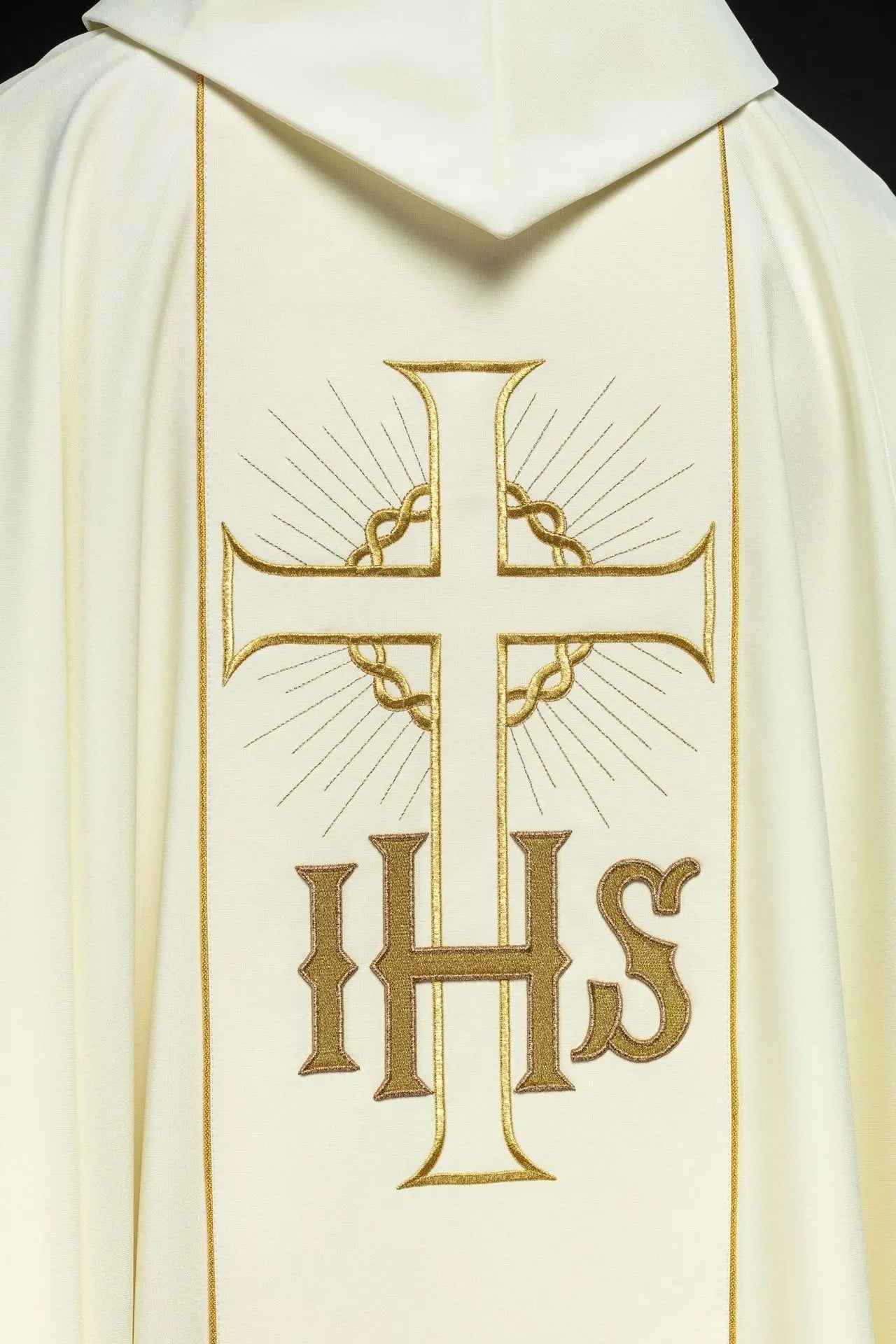 Chasuble avec ceinture décorée IHS de raisins et d'épis et passepoil doré