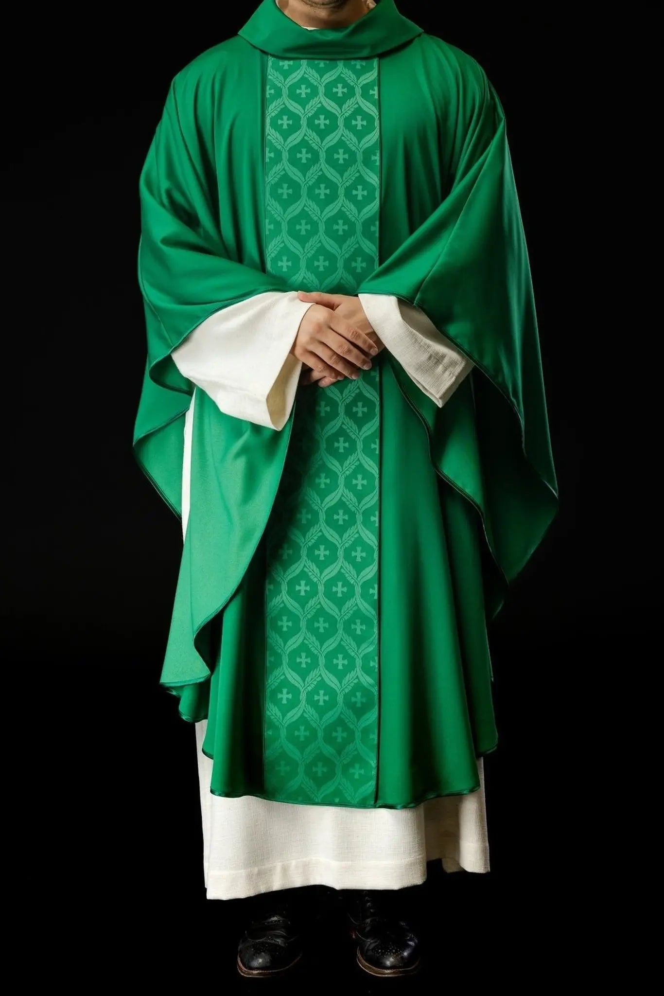Chasuble verte avec bande de croix en jacquard