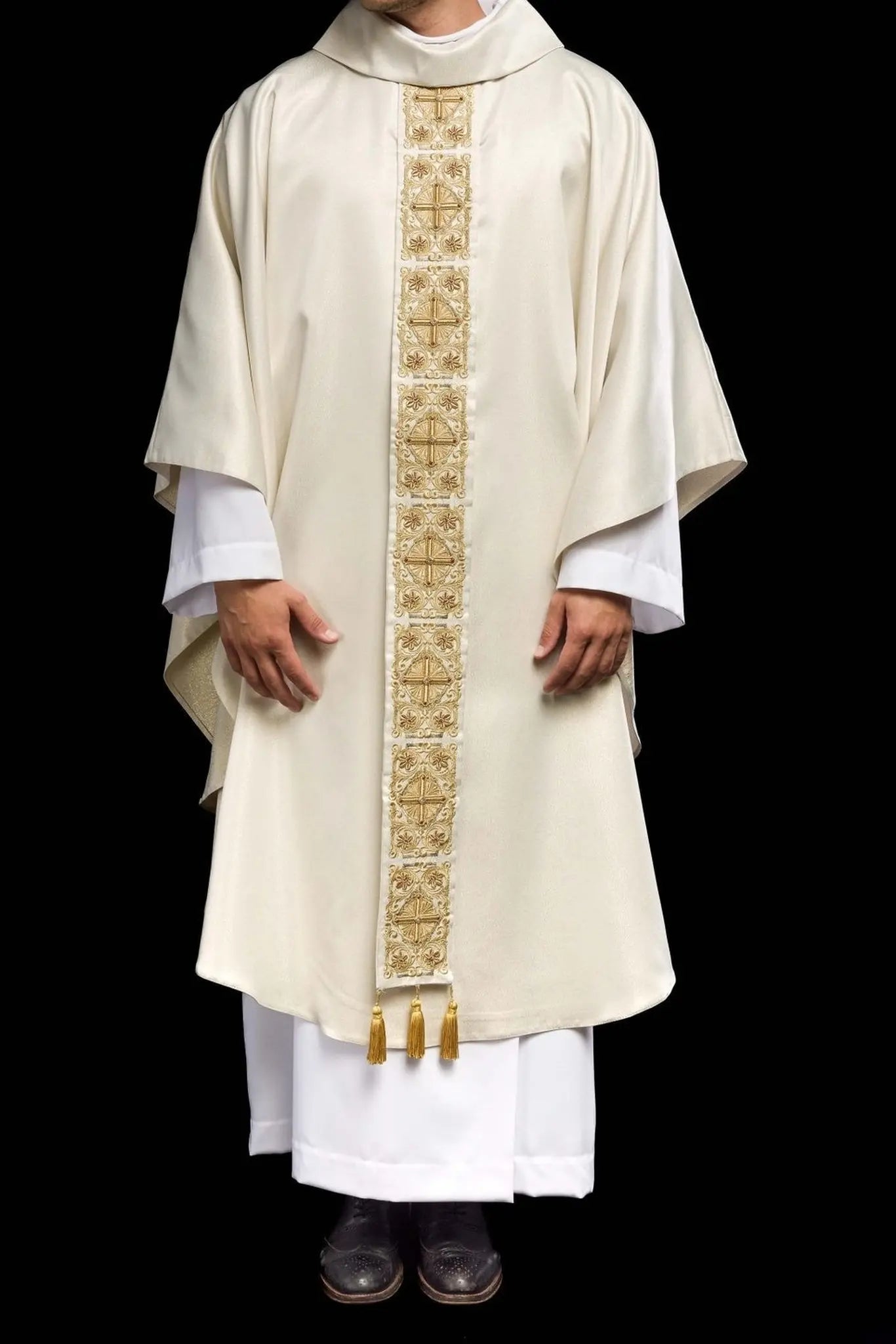 Gold chasuble richly embroidered decorated with stones