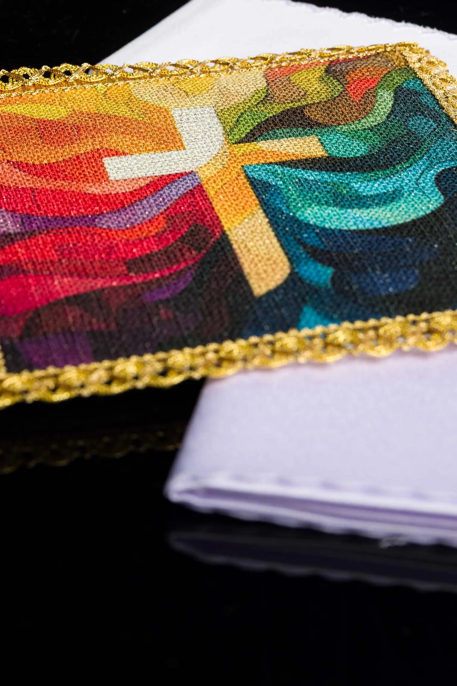 Chalice Linen Set with Multicolour Cross Pall - HAFTINA ATELIER