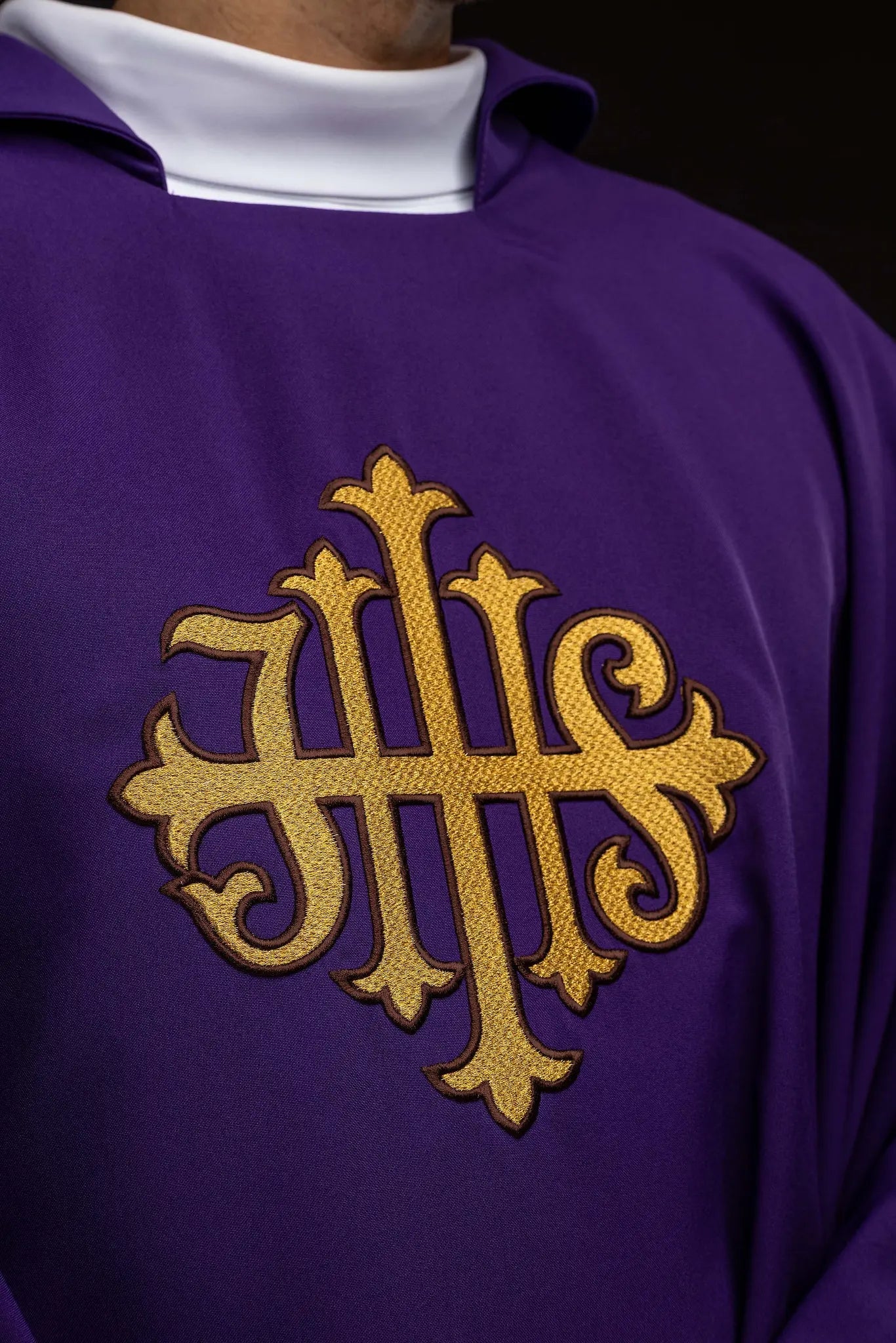 Purple chasuble with IHS embroidery - HAFTINA ATELIER
