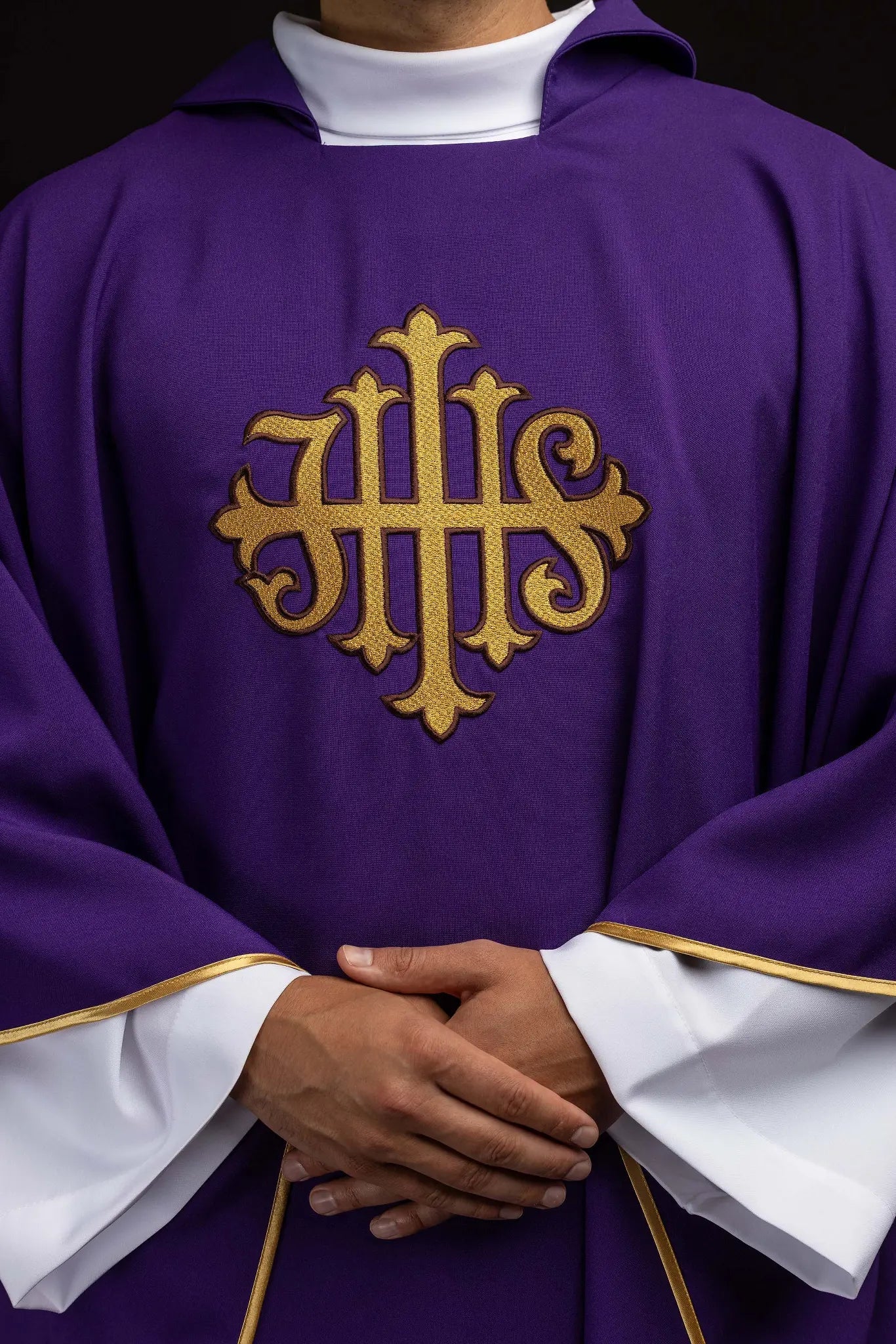Purple chasuble with IHS embroidery - HAFTINA ATELIER