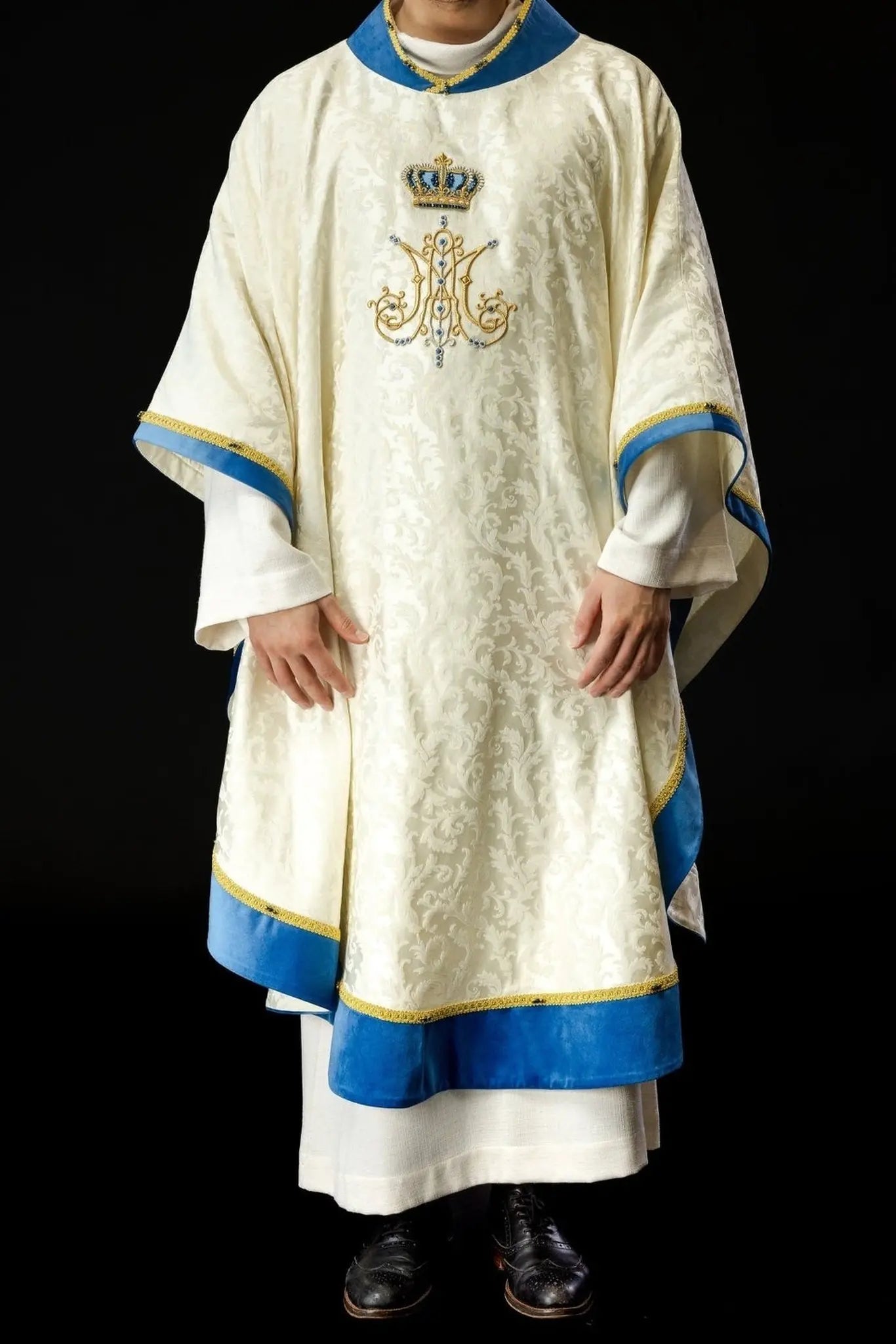 Chasuble mariale faite main avec pierres naturelles – Modèle 7006