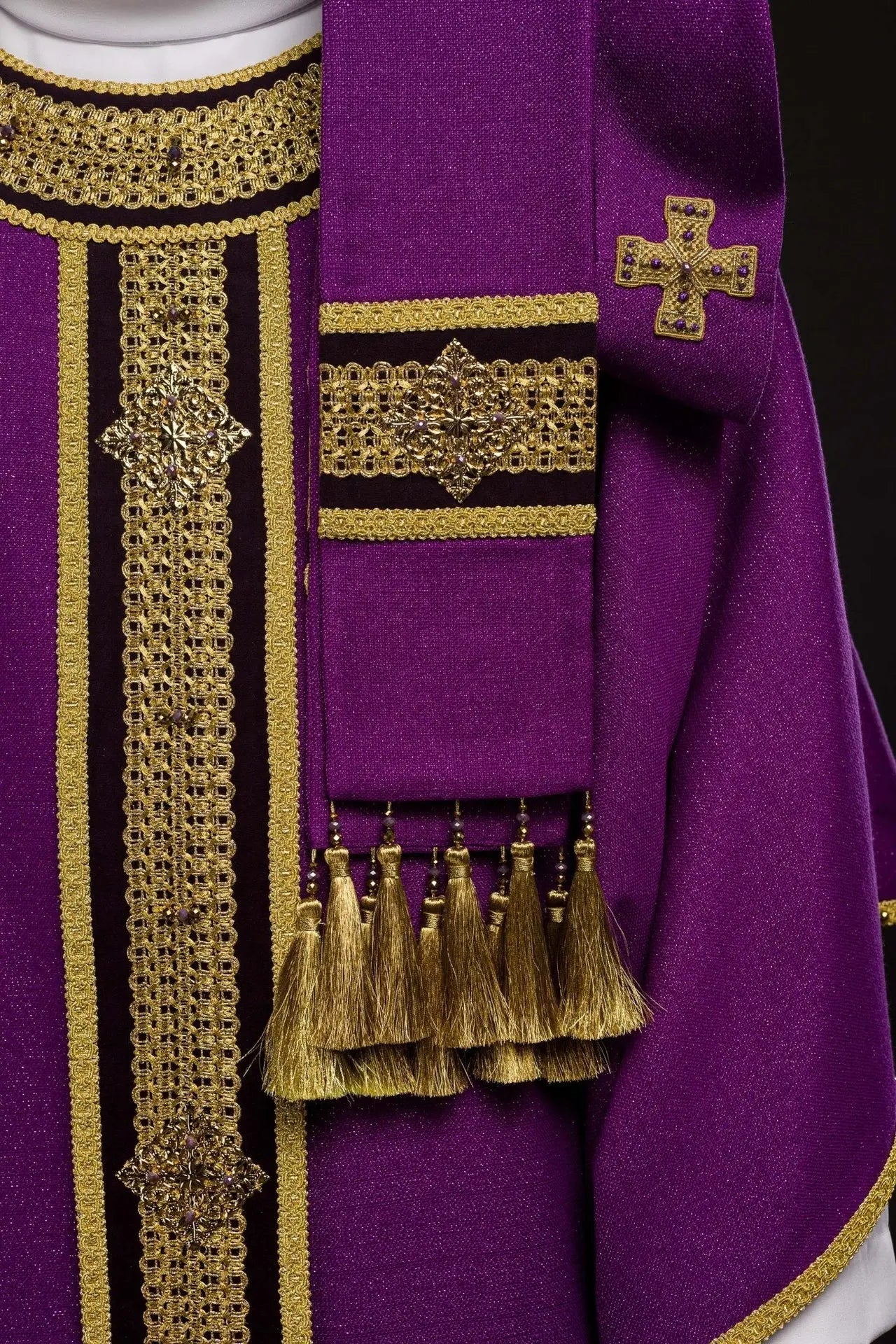 Handmade Chasuble with Natural Stones – Collection Handmade 7001