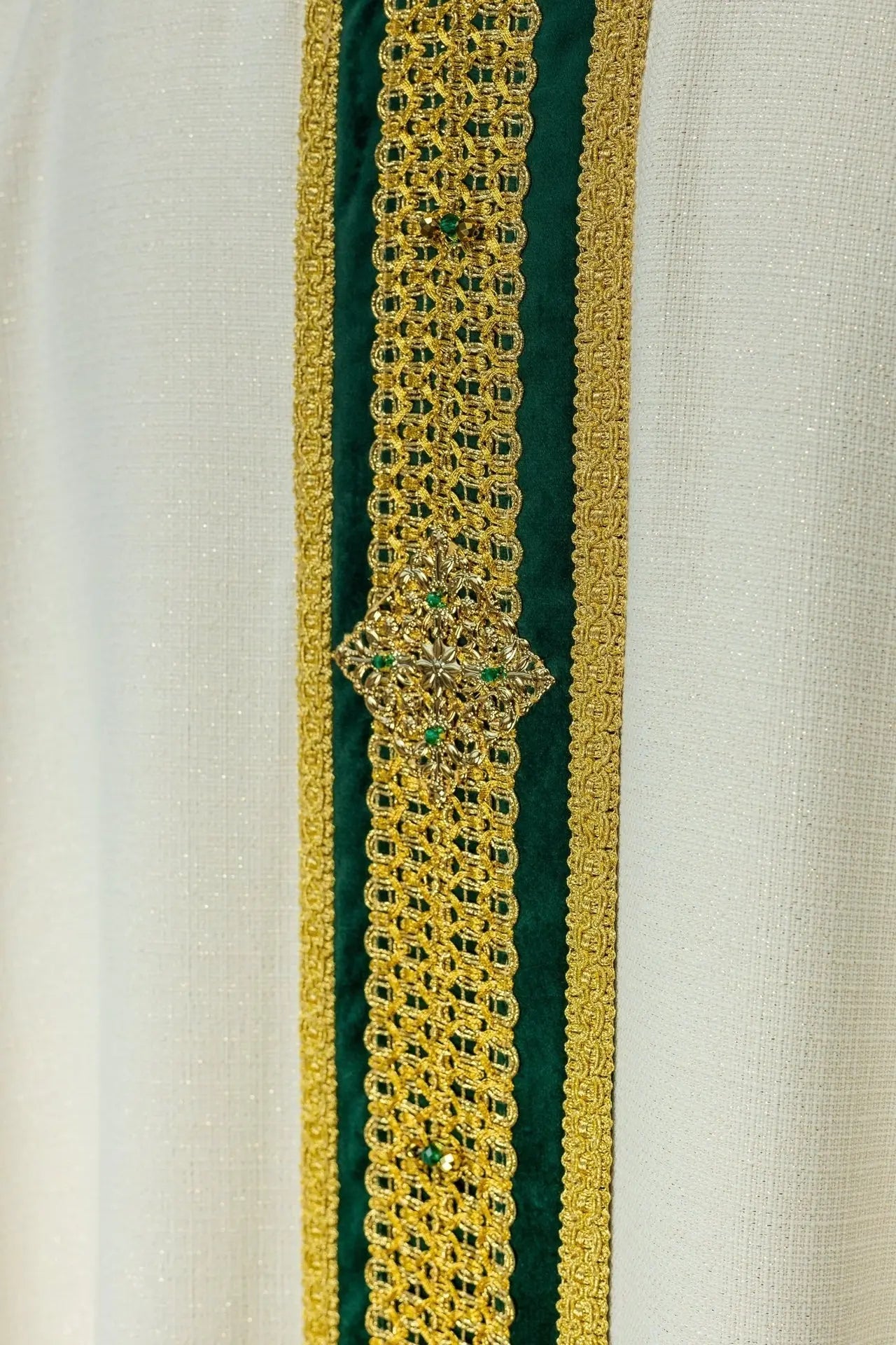 Chasuble faite main avec pierres naturelles – Collection Handmade 7001