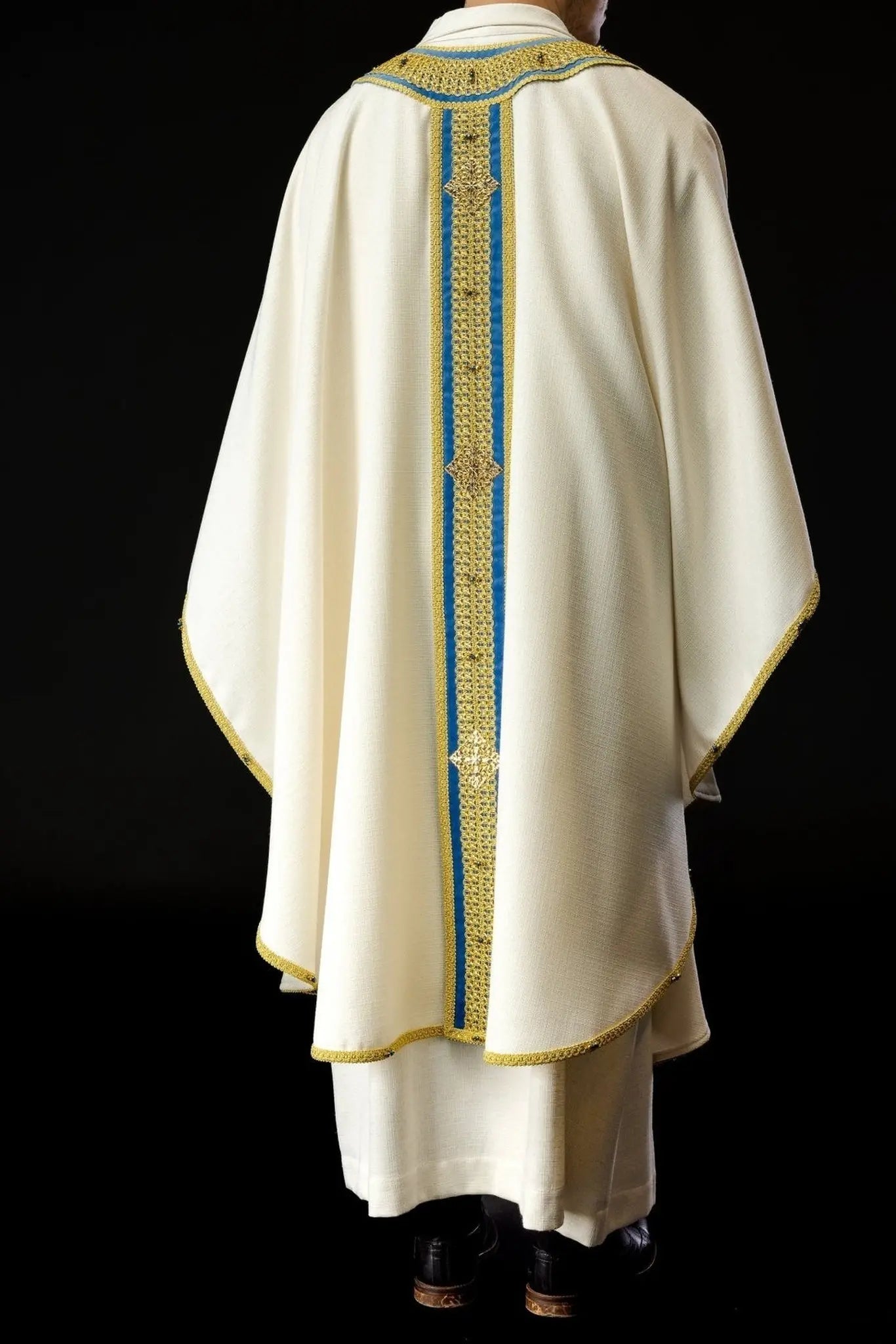 Handmade Chasuble with Natural Stones – Model 7001