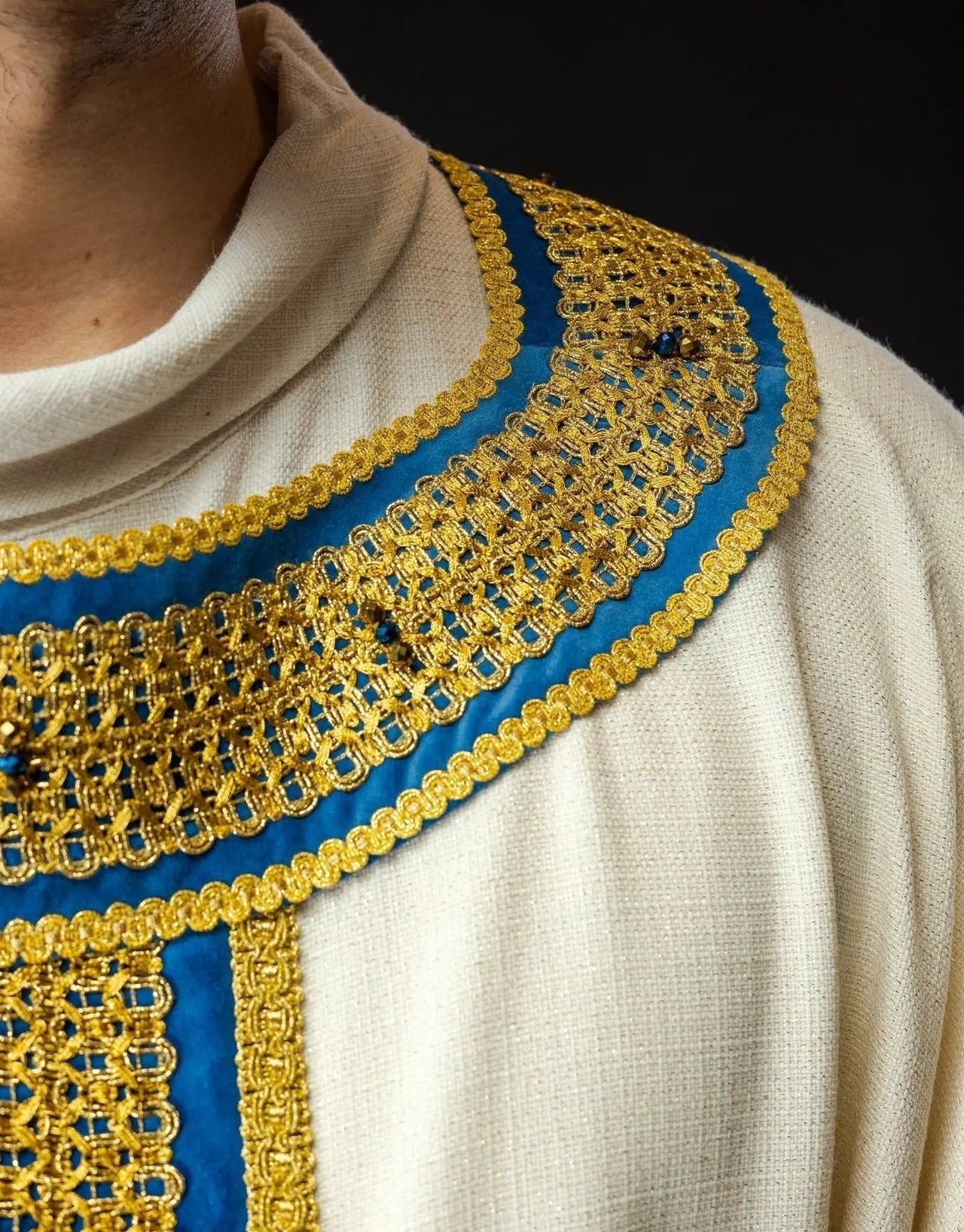 Chasuble faite main avec pierres naturelles – Modèle 7001