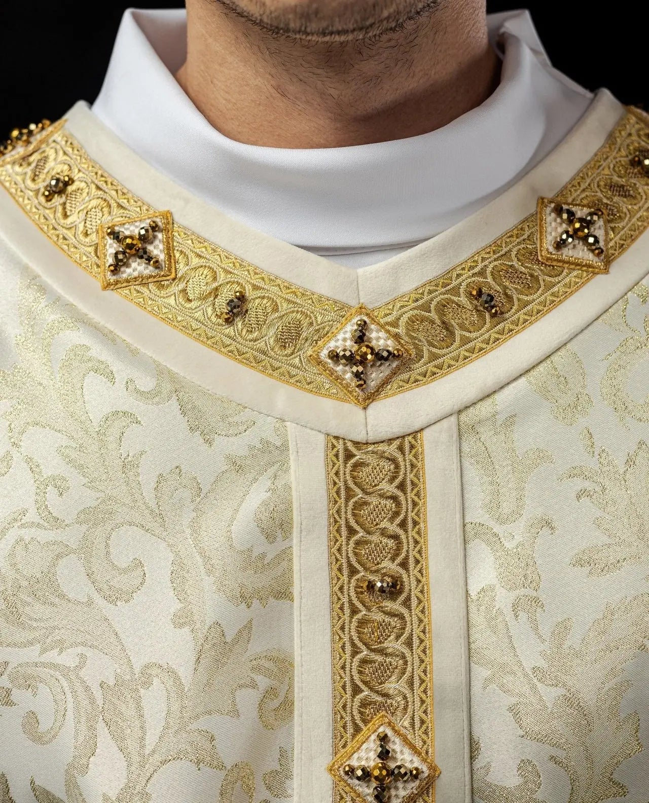 Chasuble faite main avec pierres naturelles – Collection Handmade 7003