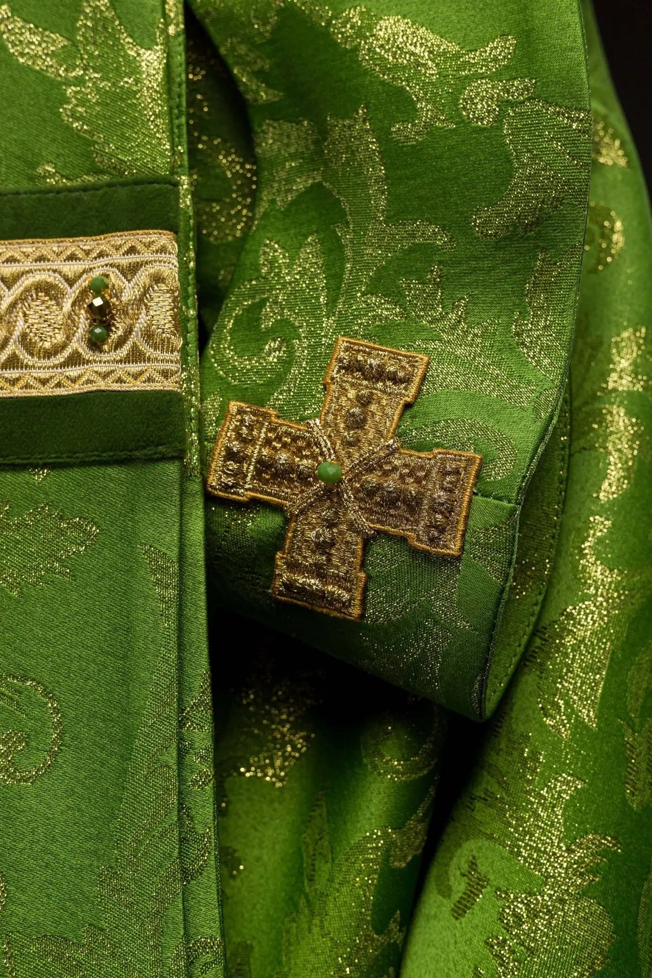 Handmade Chasuble with Natural Stones – Collection Handmade 7003
