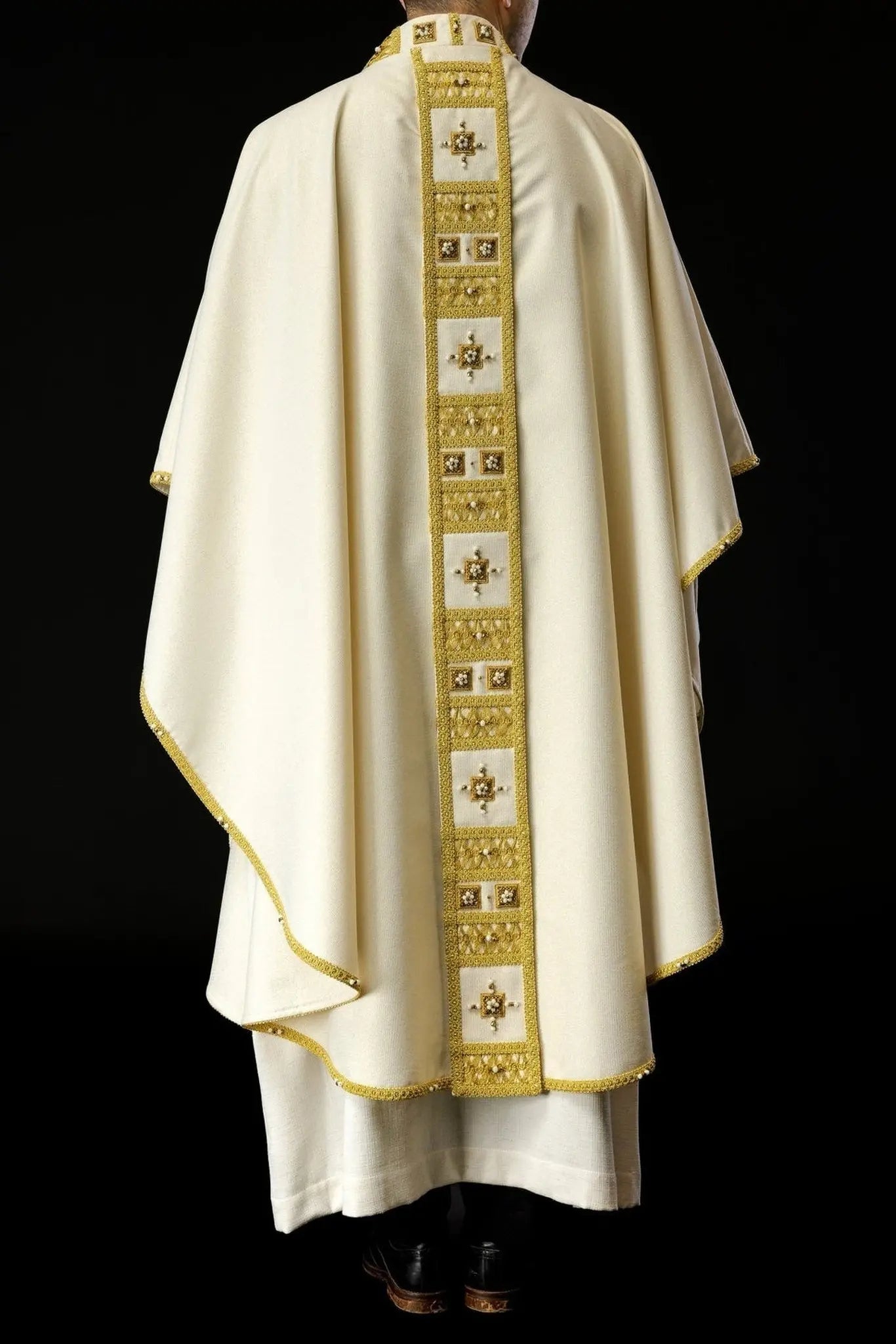 Handmade Chasuble with Natural Stones – Collection Handmade 7008