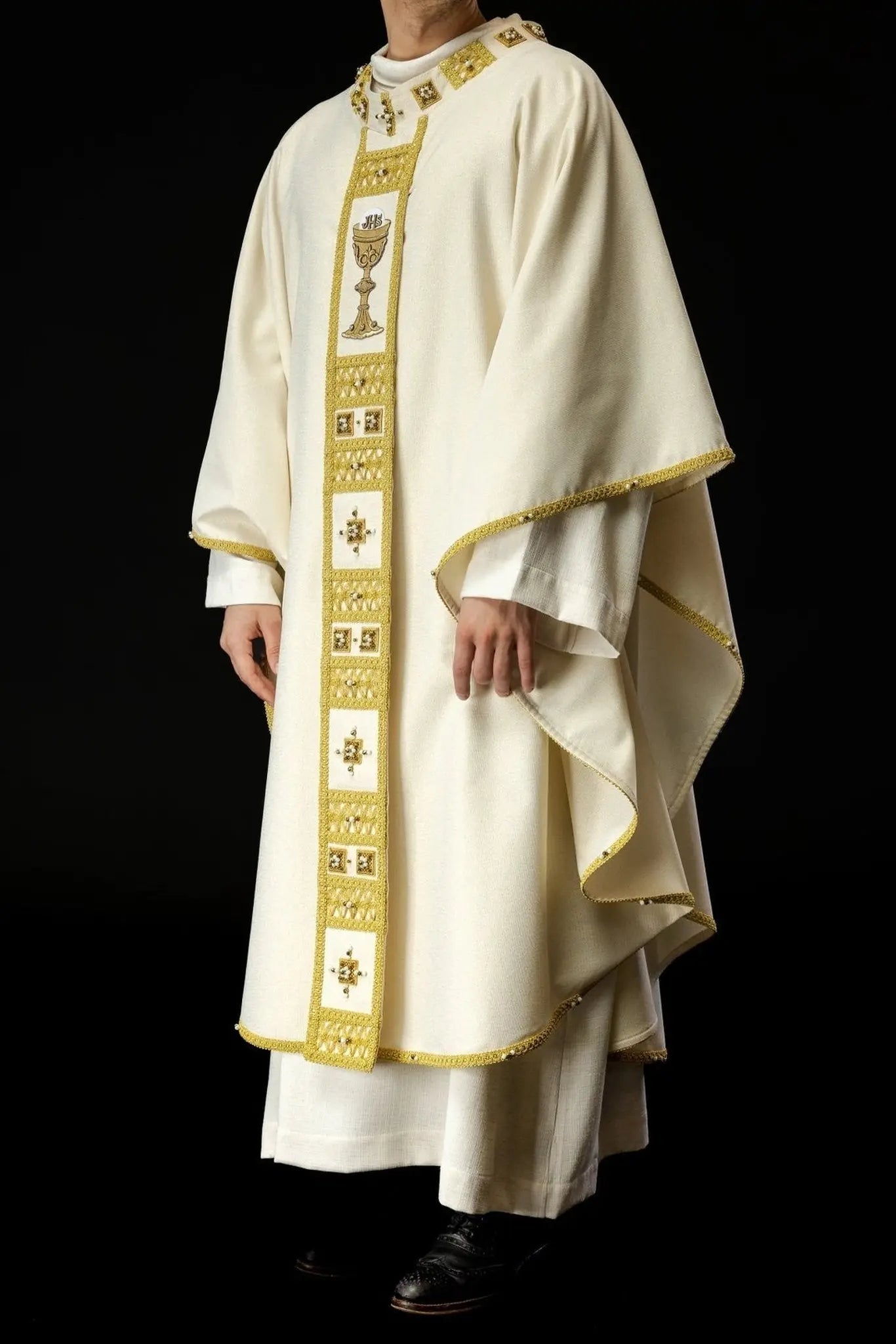 Handmade Chasuble with Natural Stones – Collection Handmade 7008