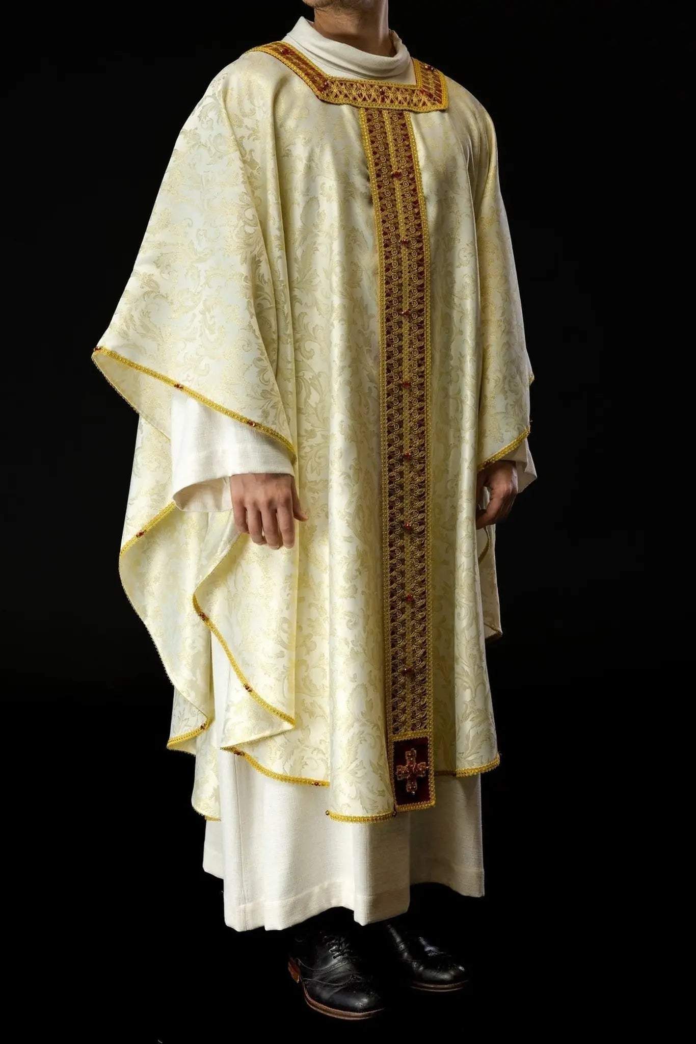 Chasuble liturgique artisanale avec pierres naturelles – Modèle 7009