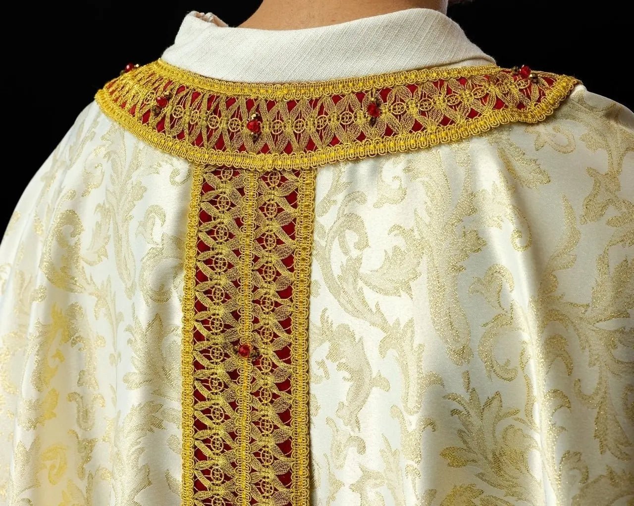 Chasuble liturgique artisanale avec pierres naturelles – Modèle 7009