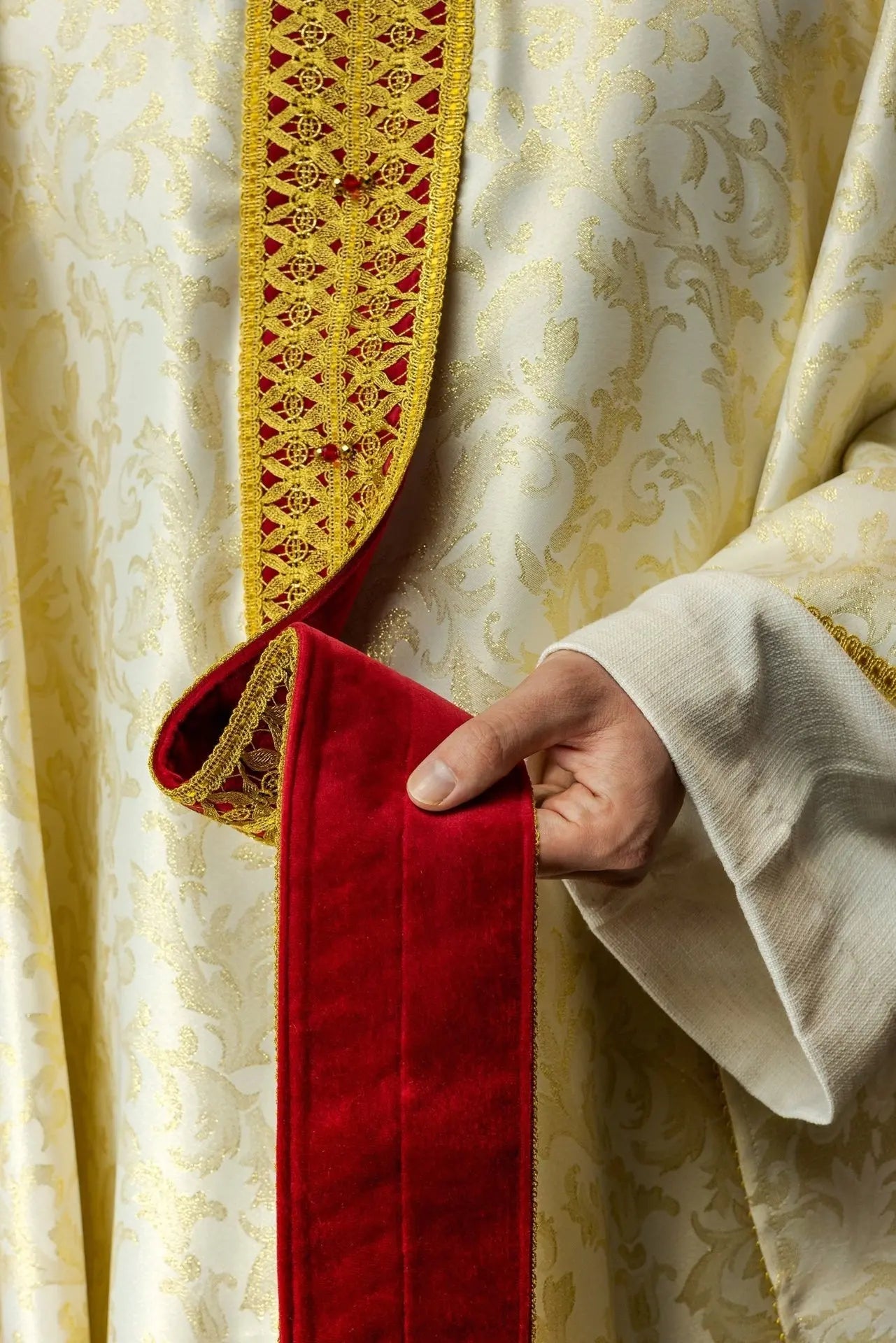 Chasuble liturgique artisanale avec pierres naturelles – Modèle 7009