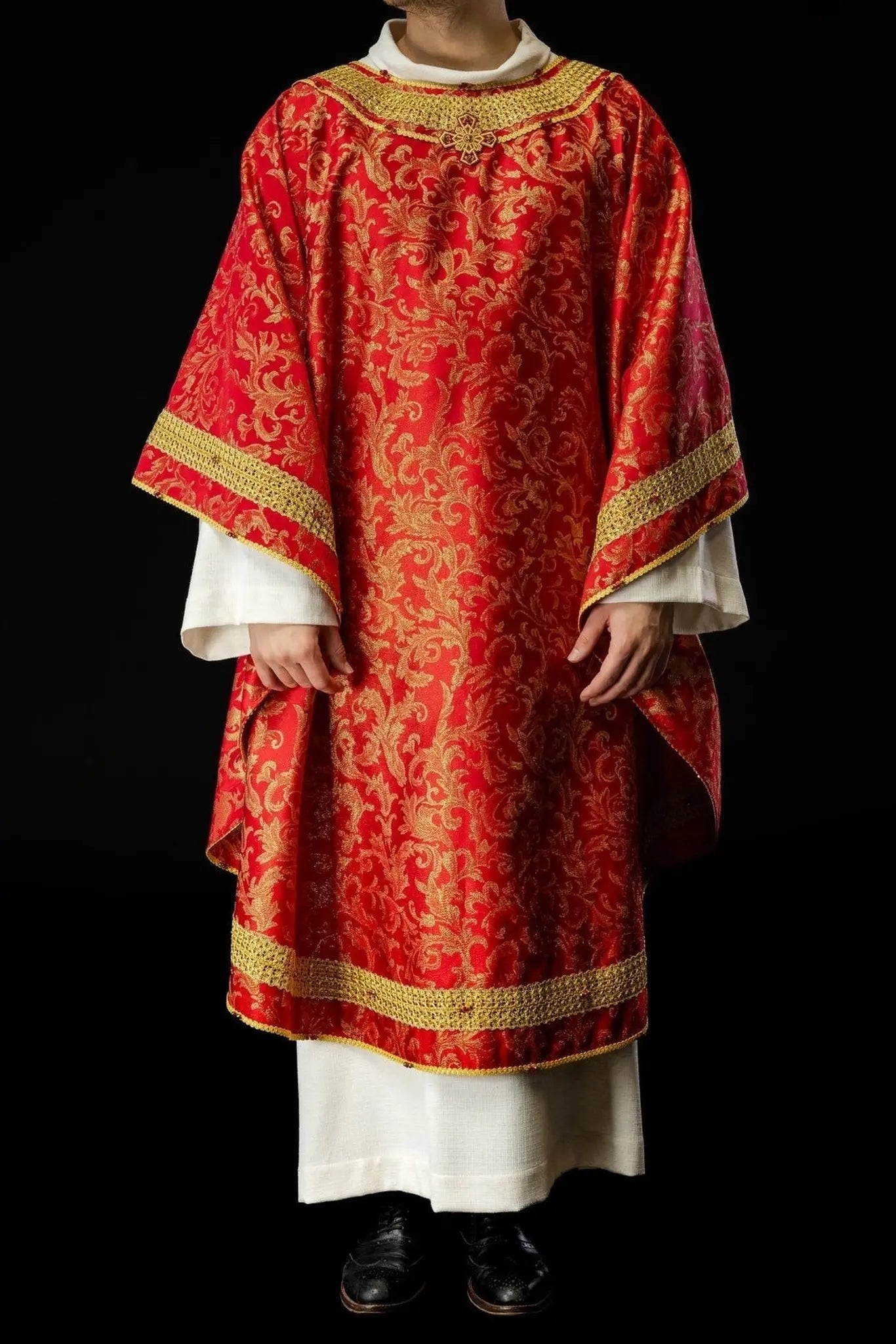 Chasuble rouge faite main avec pierres naturelles – Collection faite main 7010