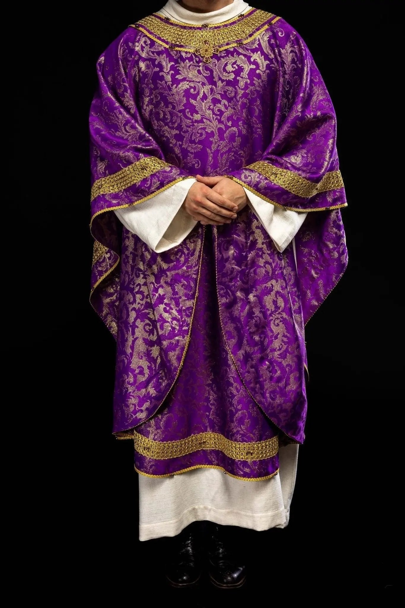 Chasuble violette artisanale avec pierres naturelles – Collection faite main 7010