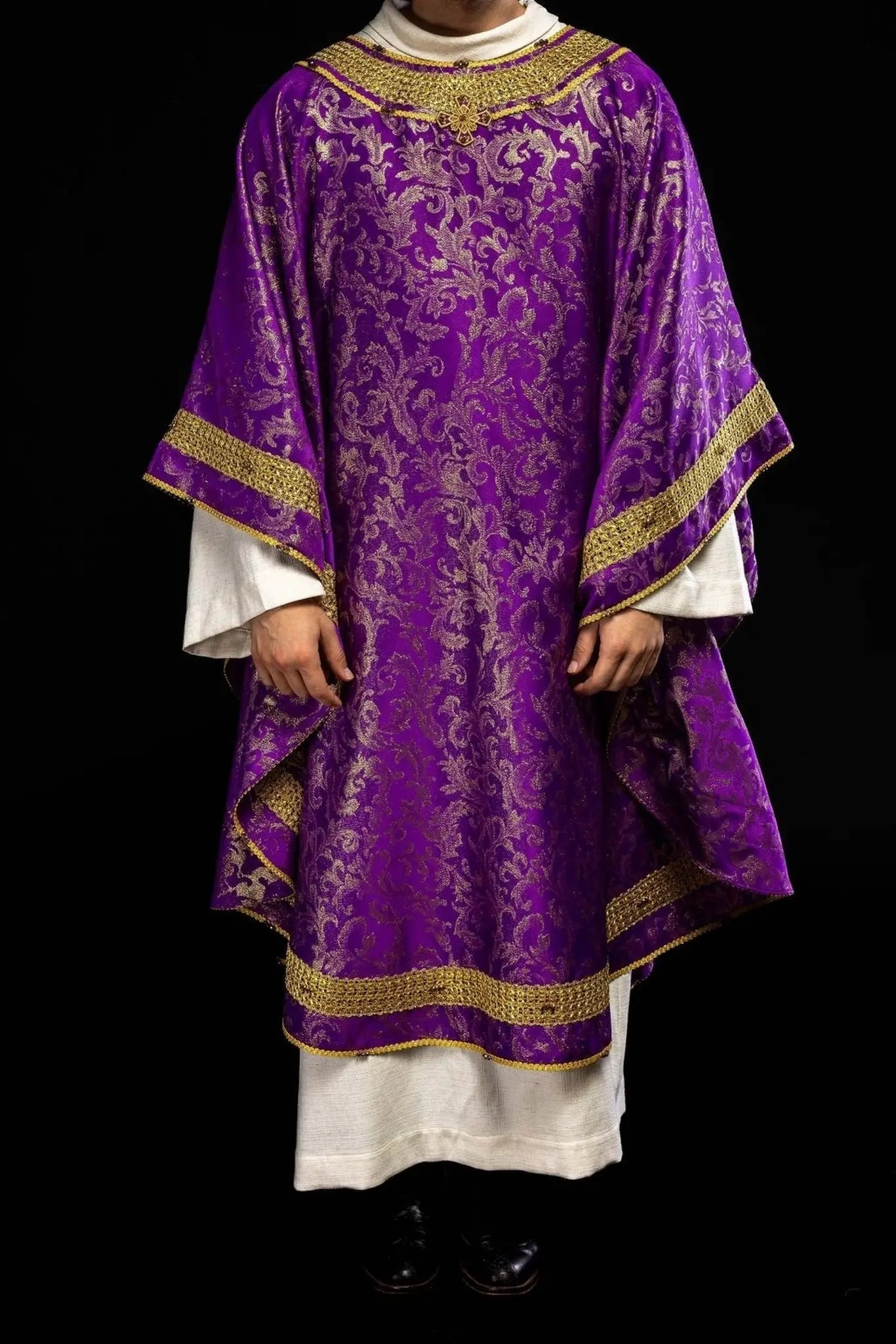 Chasuble violette artisanale avec pierres naturelles – Collection faite main 7010