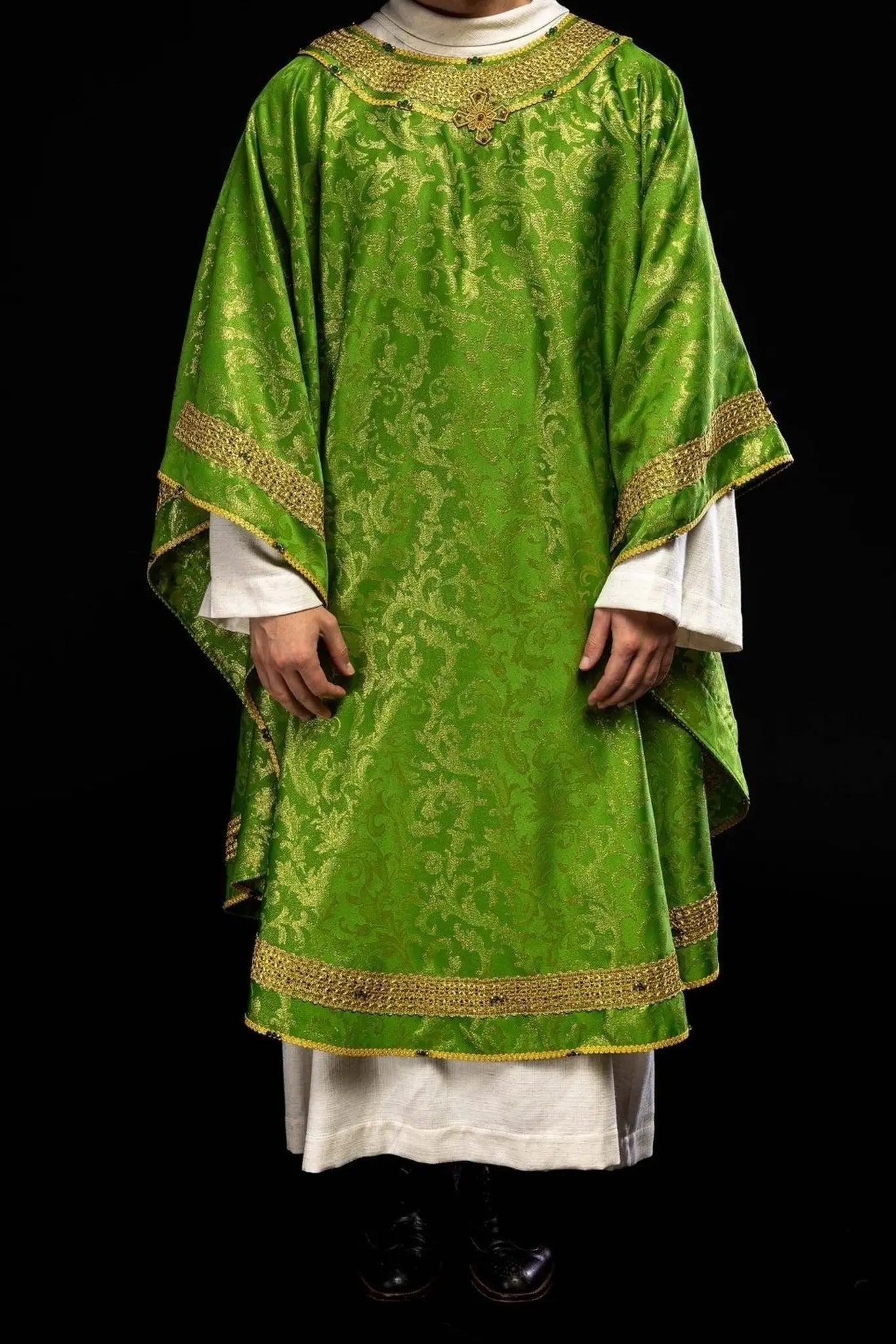 Handmade Green Chasuble with Natural Stones – Collection Handmade 7010