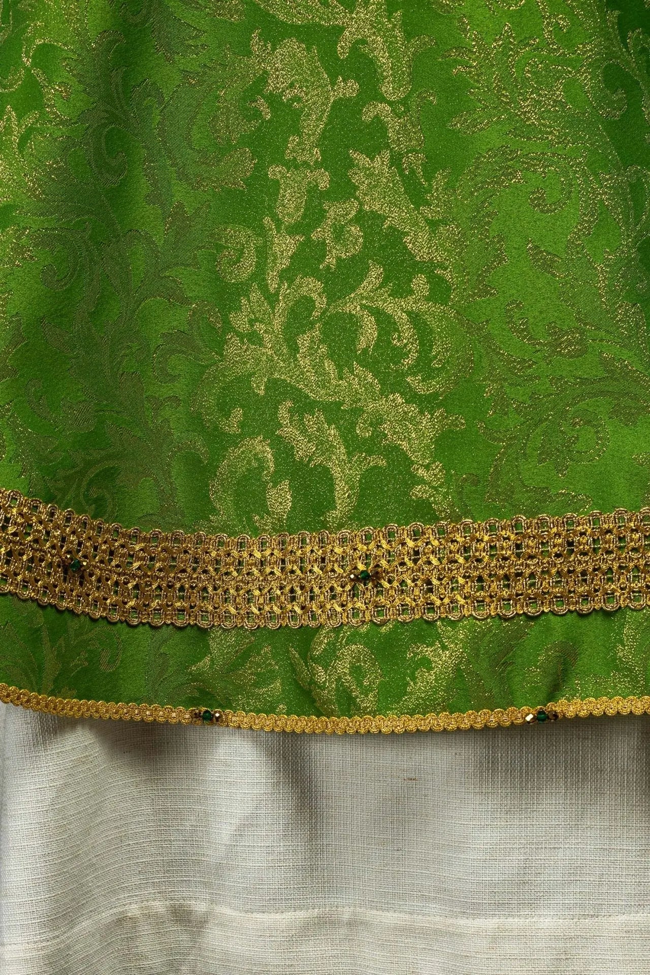 Handmade Green Chasuble with Natural Stones – Collection Handmade 7010