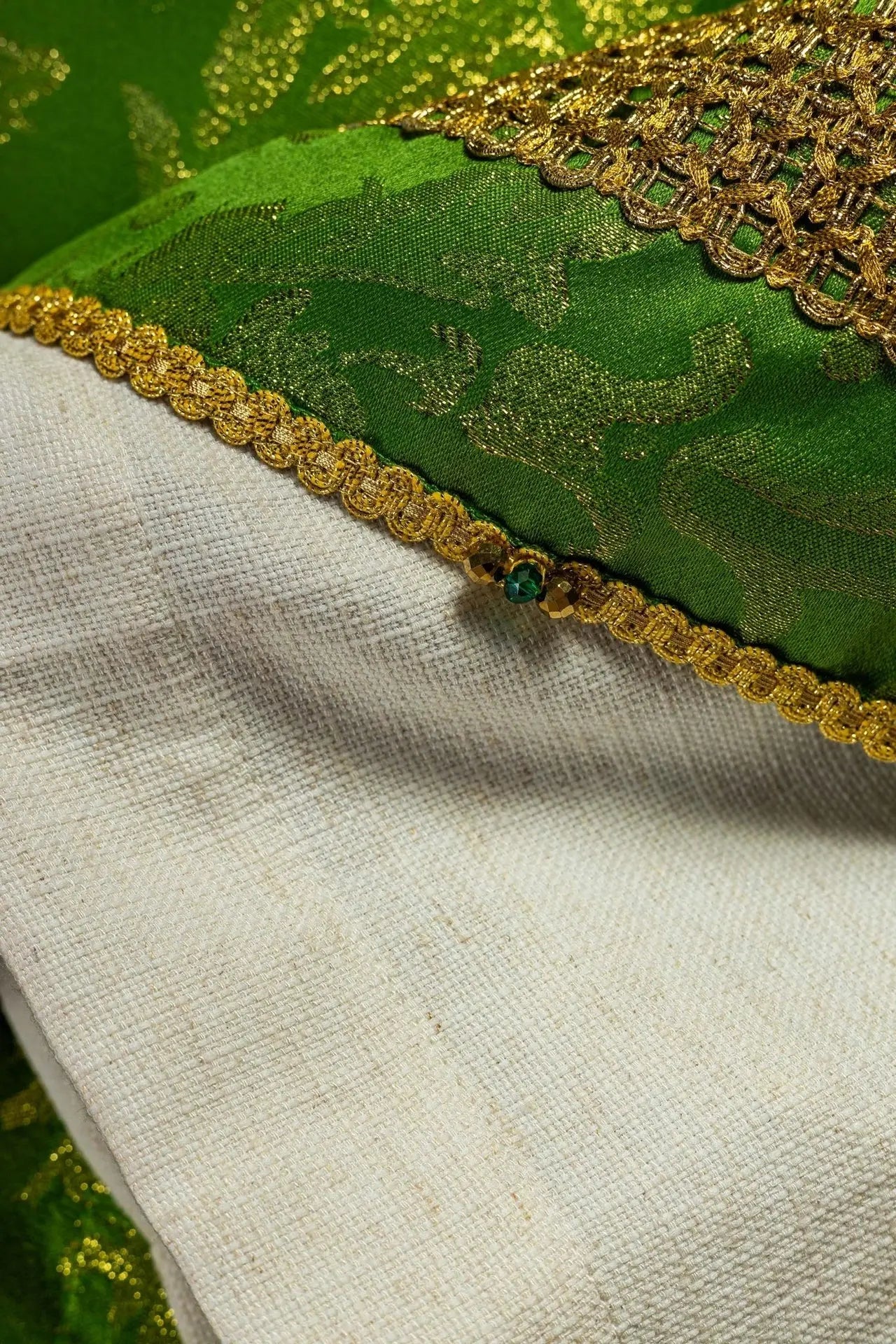 Chasuble verte faite main avec pierres naturelles – Collection Handmade 7010