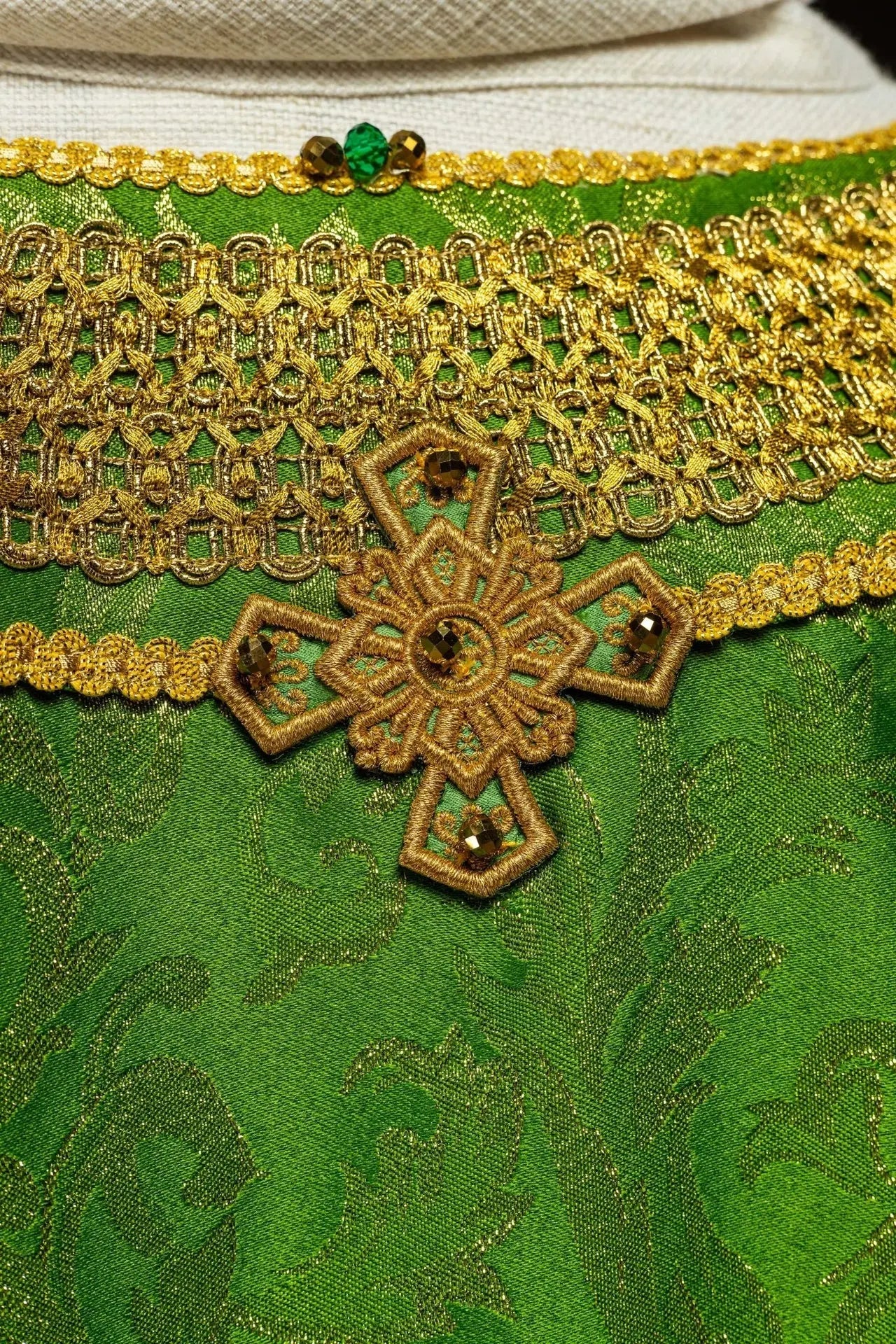 Handmade Green Chasuble with Natural Stones – Collection Handmade 7010