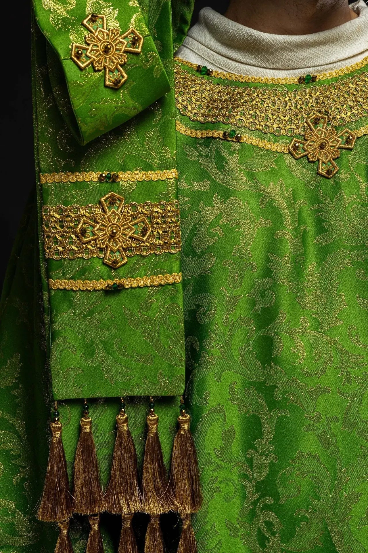 Handmade Green Chasuble with Natural Stones – Collection Handmade 7010