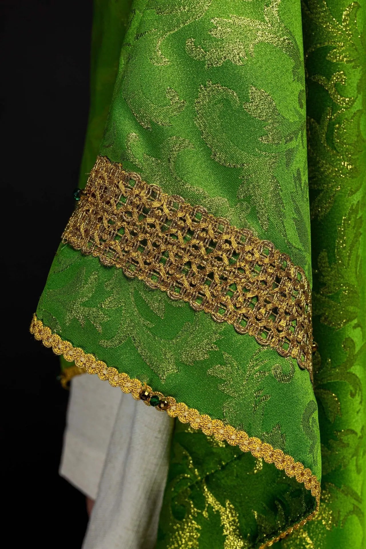 Chasuble verte faite main avec pierres naturelles – Collection Handmade 7010