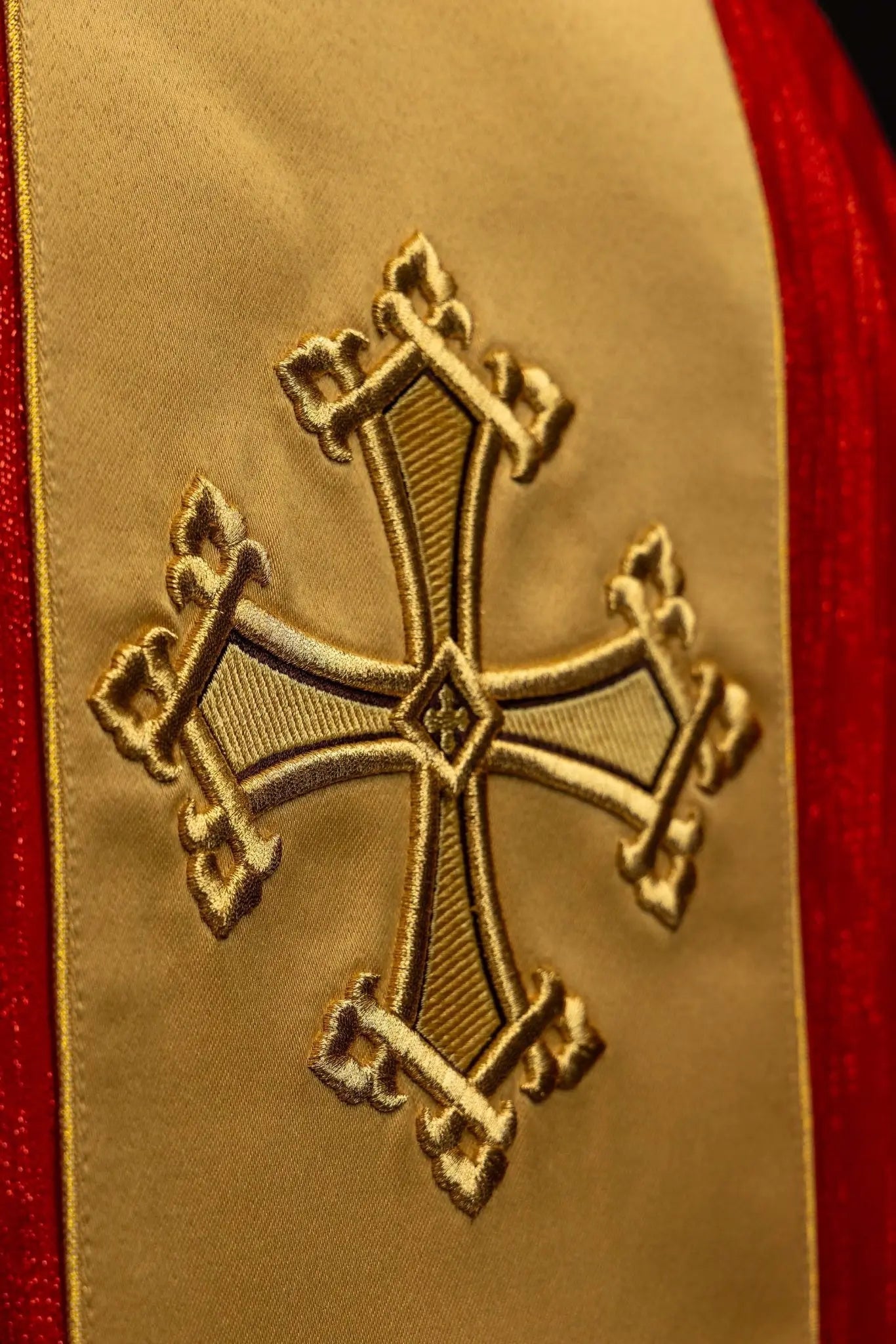 Red Chasuble with Embroidered Cross Motif and Gold Band - HAFTINA ATELIER