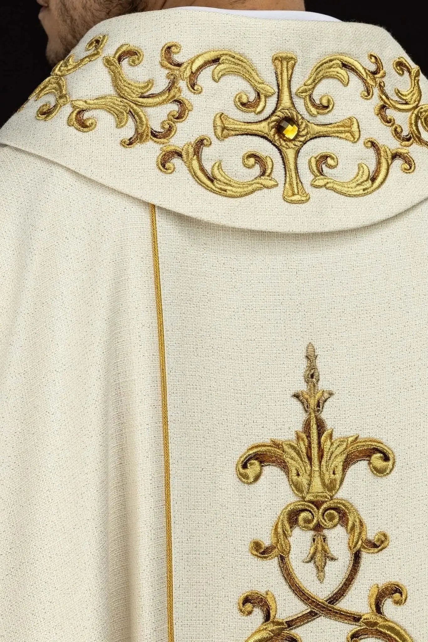 Richly Embroidered Chasuble with Our Lady of the Rosary - HAFTINA ATELIER