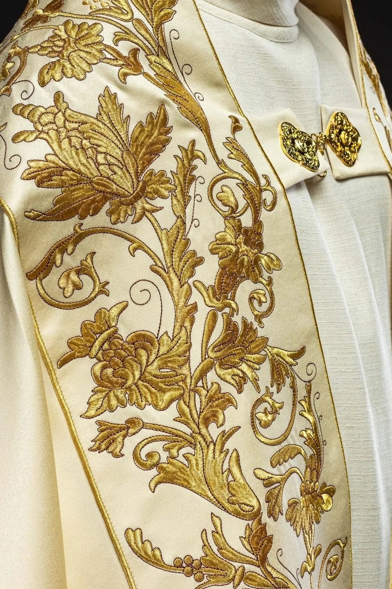 Roman Satin Cope – Ecru with Embroidered Eucharistic Chalice
