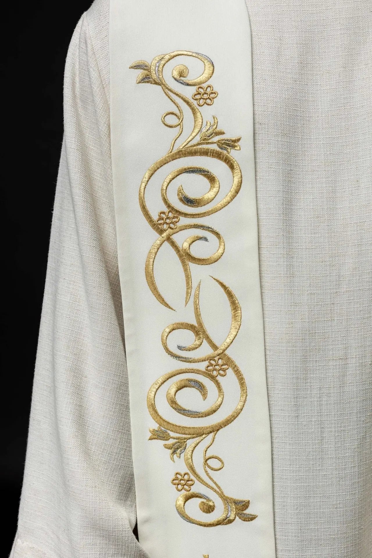 Embroidered stole IHS ecru