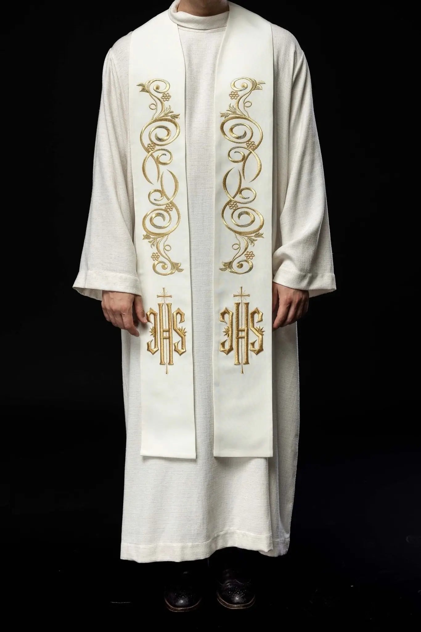 Embroidered stole IHS ecru