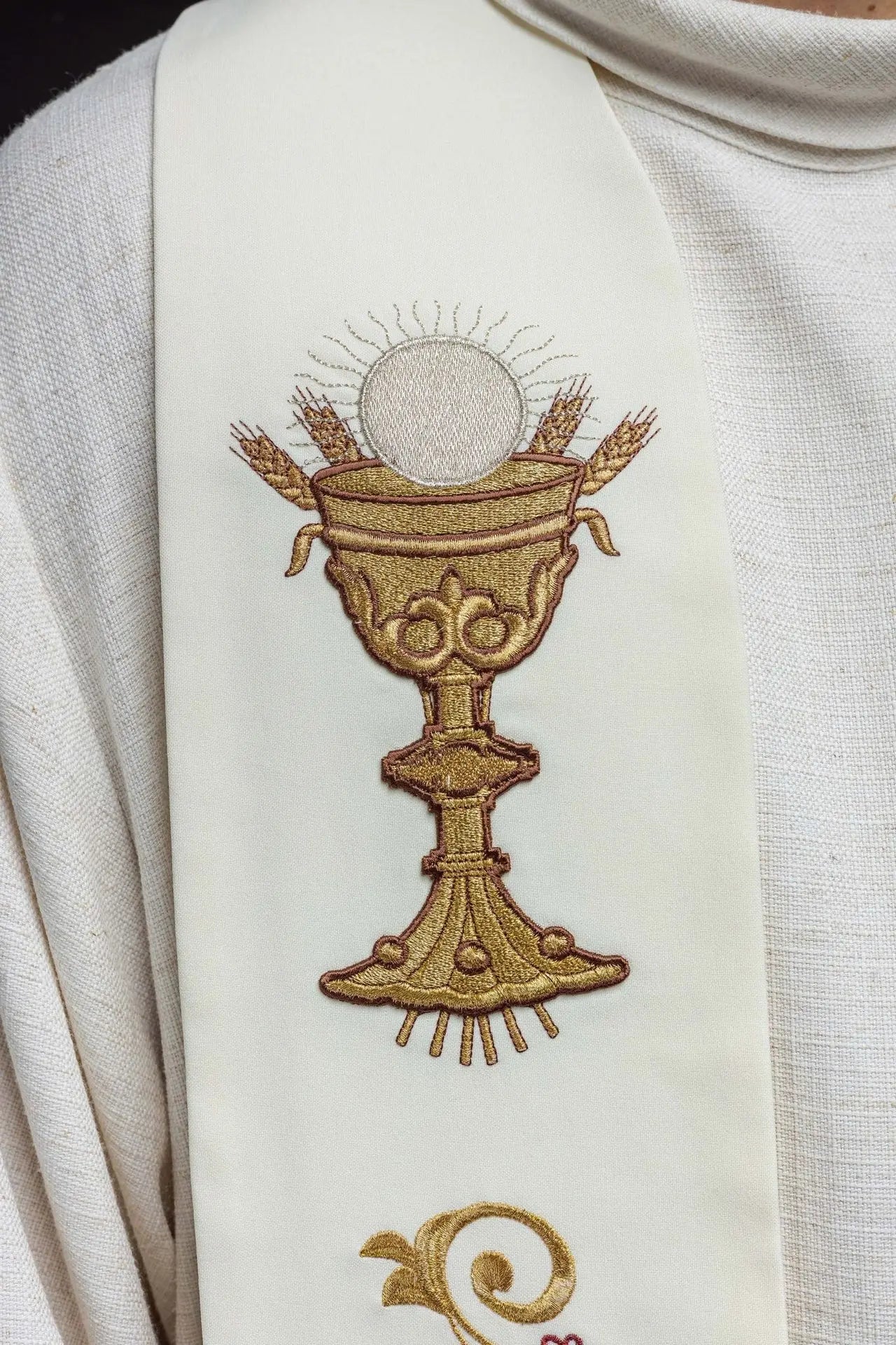Embroidered stole IHS and chalice ecru