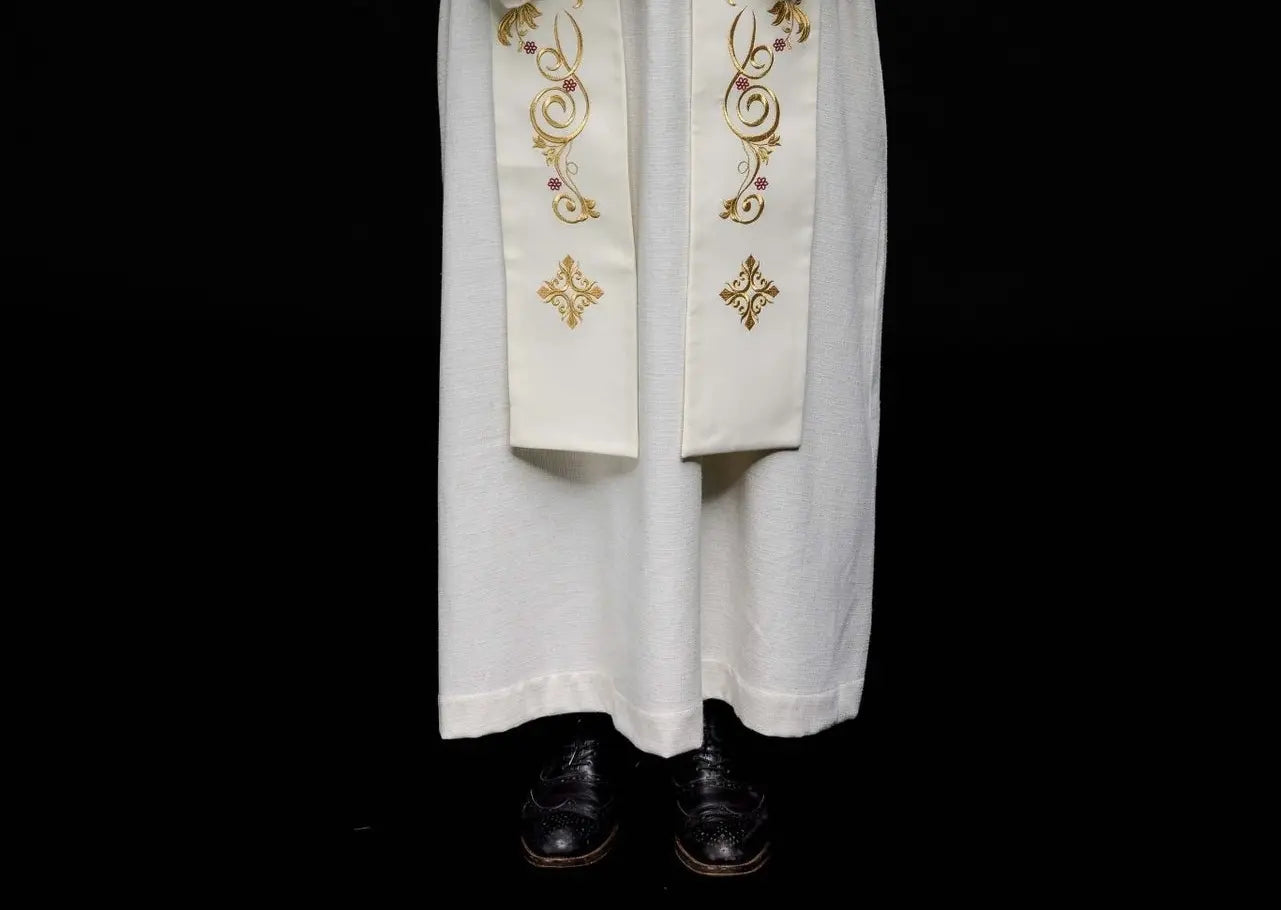 Embroidered stole IHS and chalice ecru
