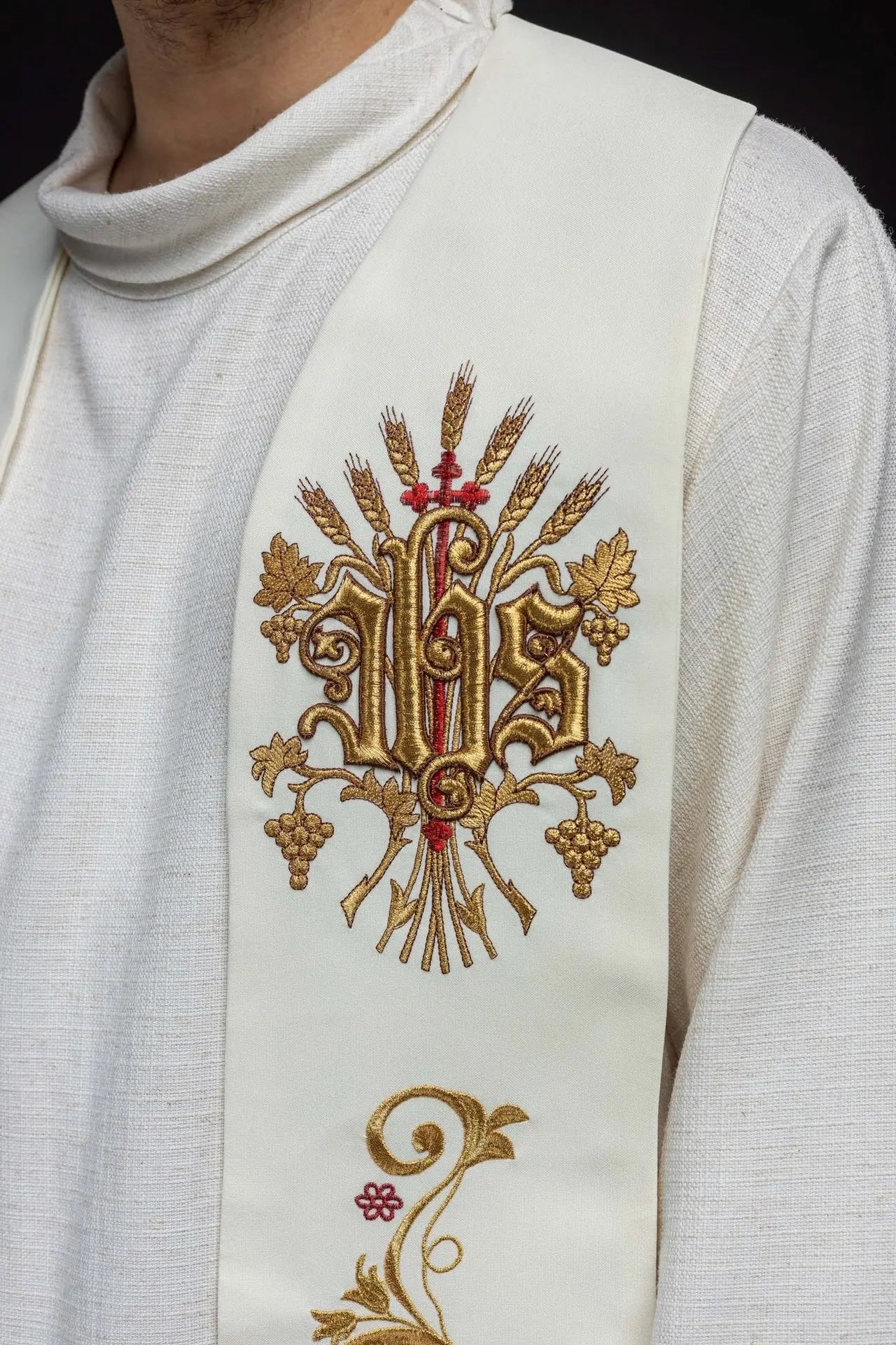Embroidered stole IHS and chalice ecru