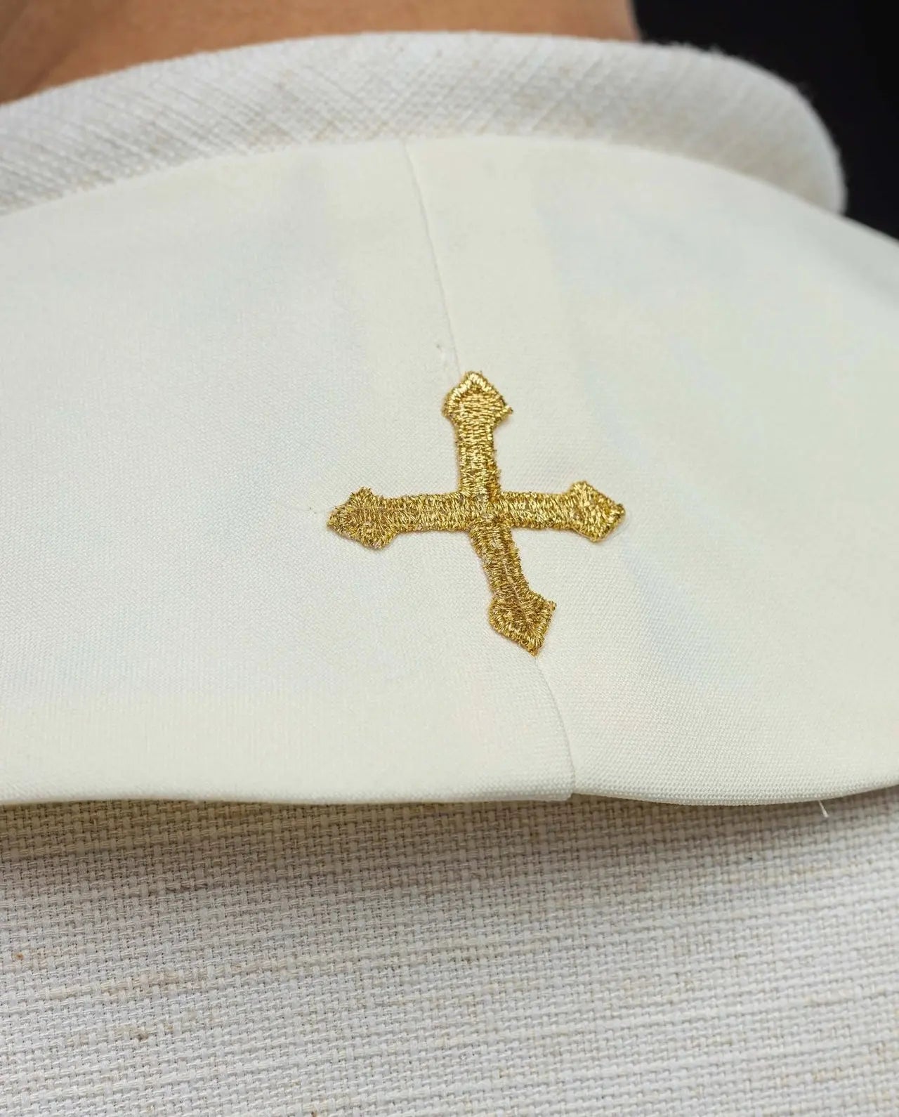 Embroidered Stele of Mary ecru