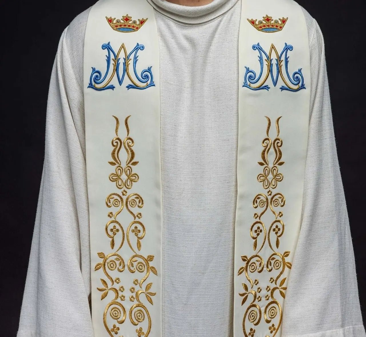 Stèle brodée de Marie écru