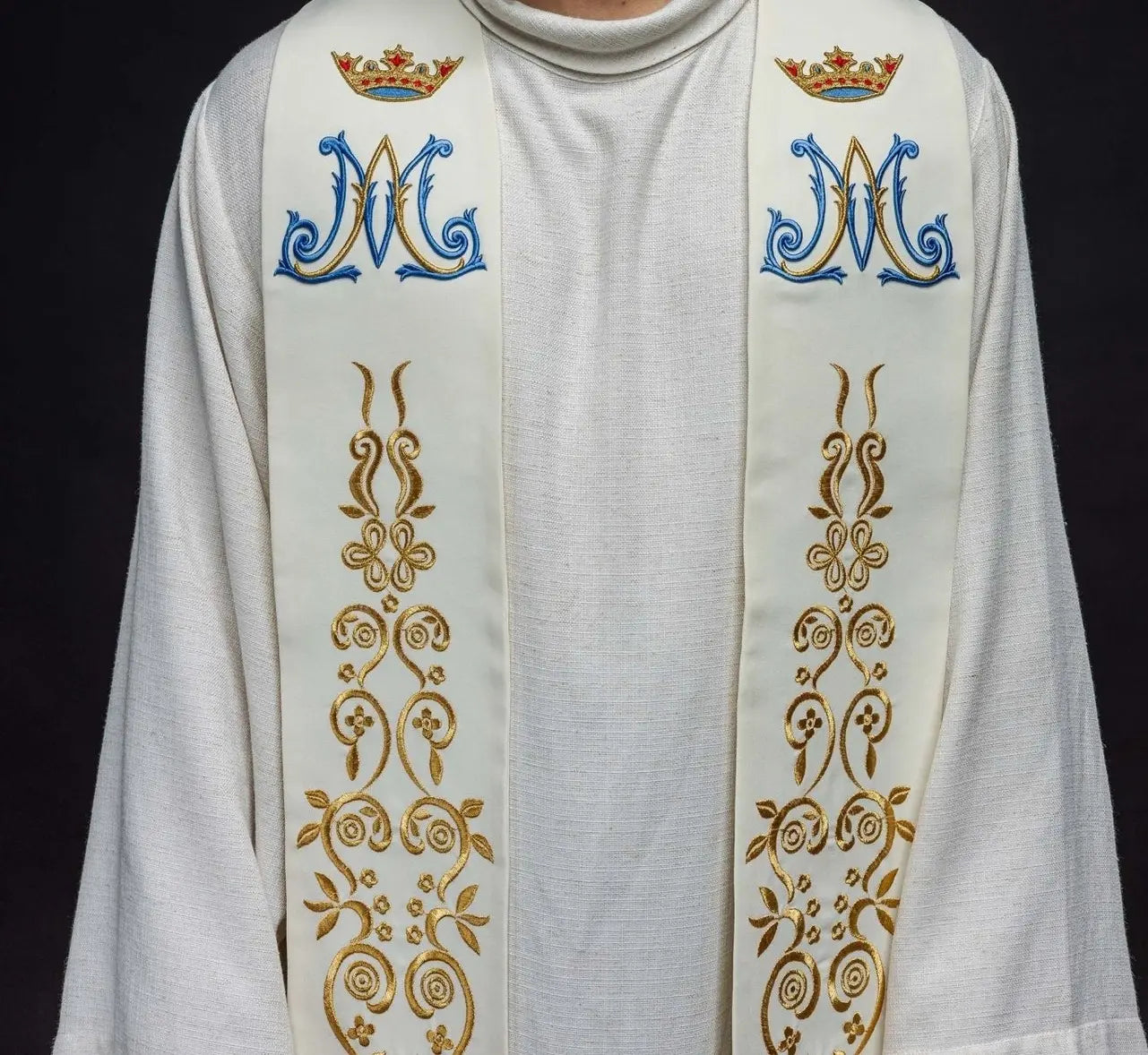 Embroidered Stele of Mary ecru