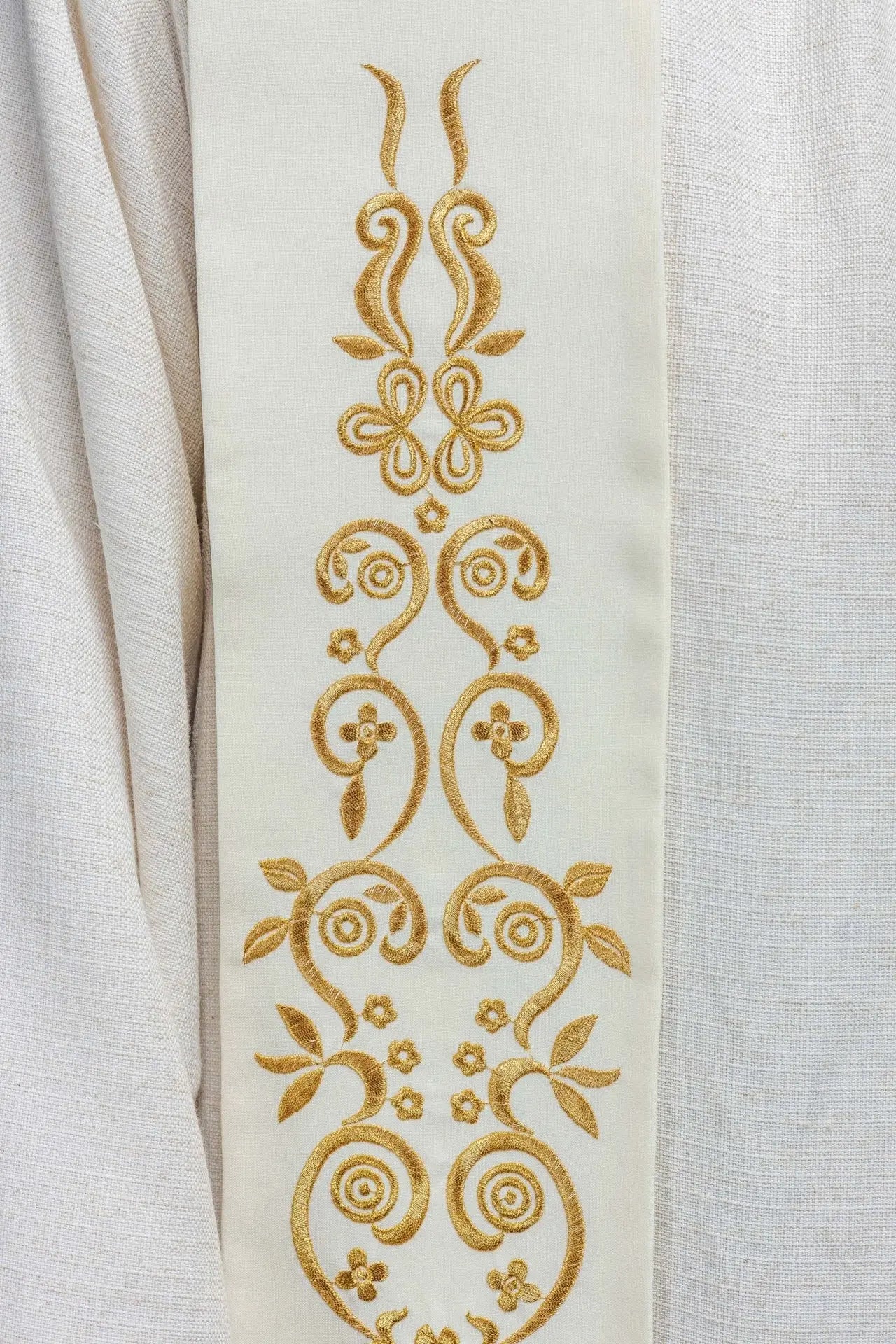 Embroidered Stele of Mary ecru