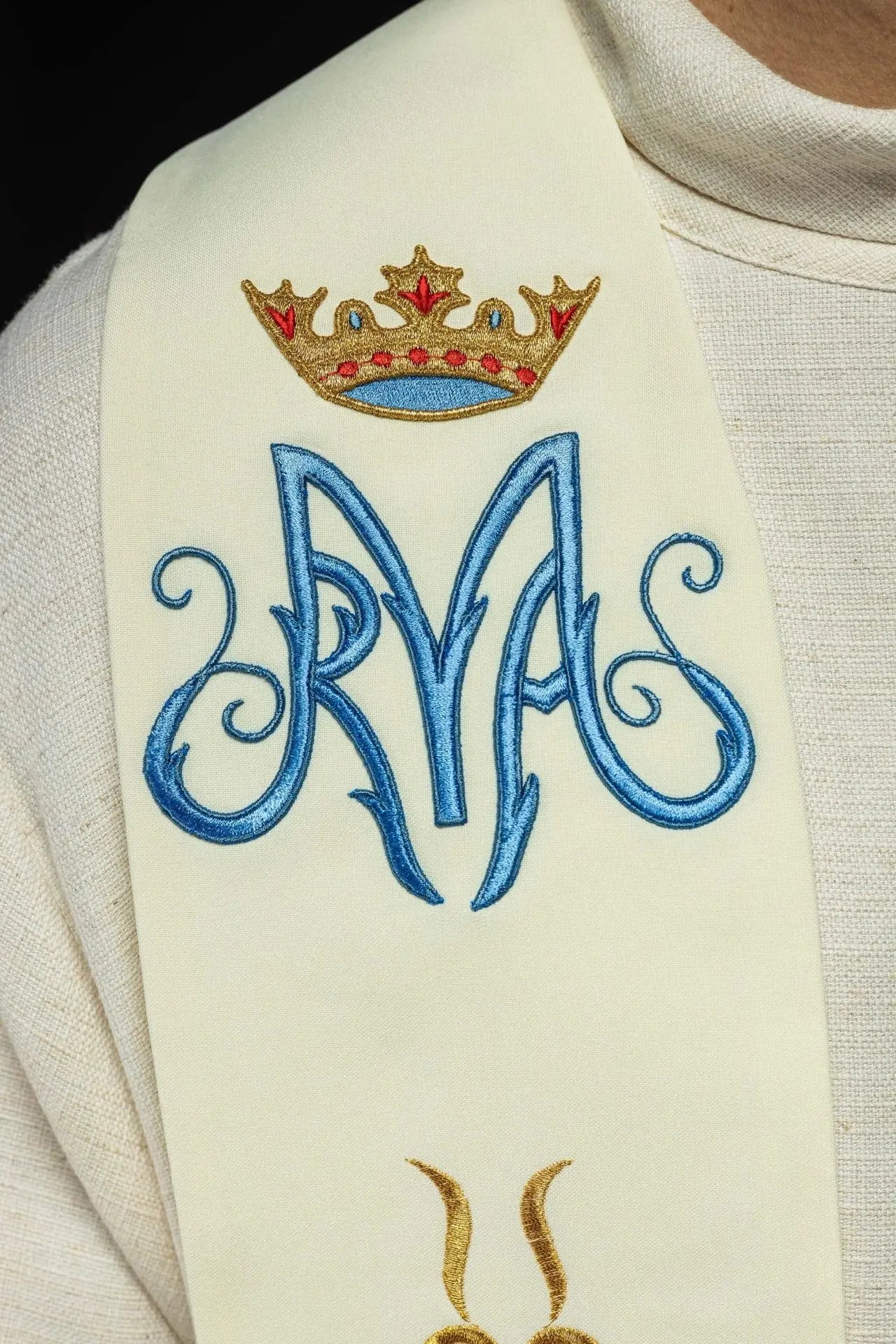 Embroidered stole Marian motif with ecru crown