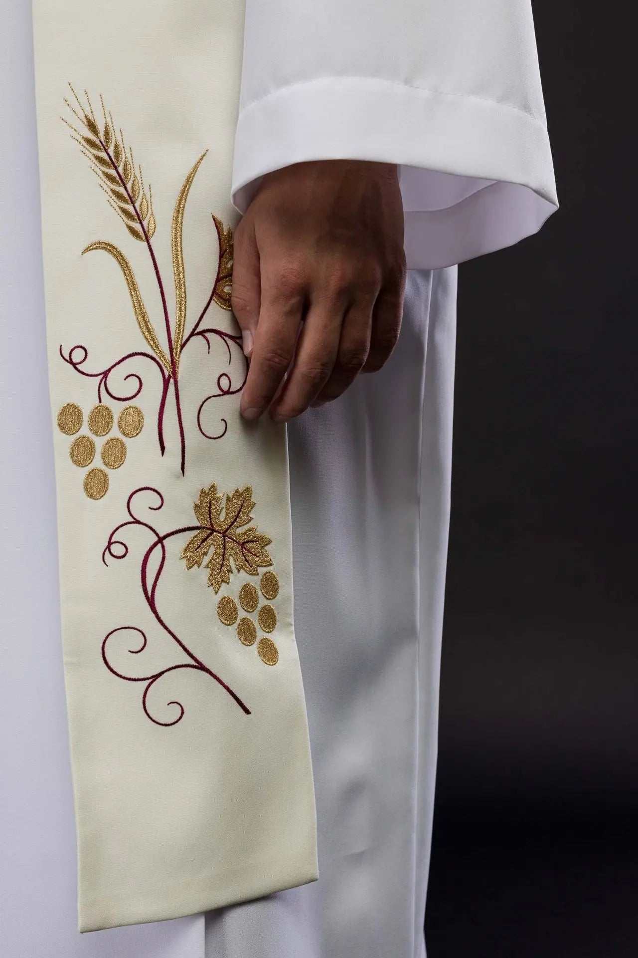 Embroidered stole of grapes and ears in ecru