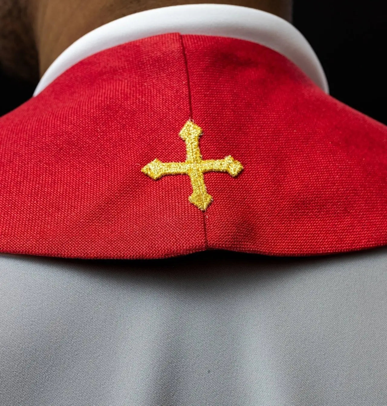 Embroidered stole with crosses red