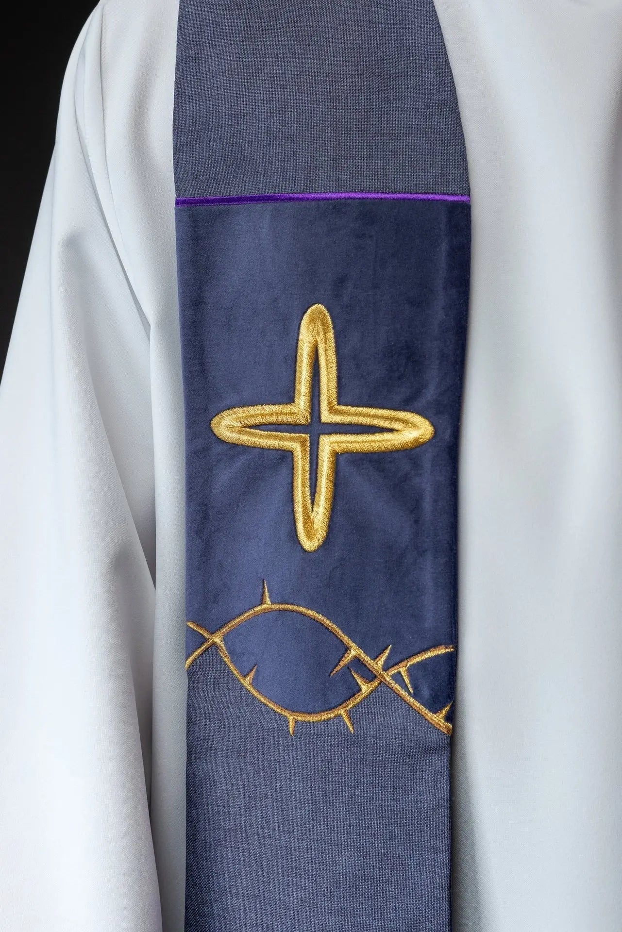 Étole brodée de l'Avent avec croix violette