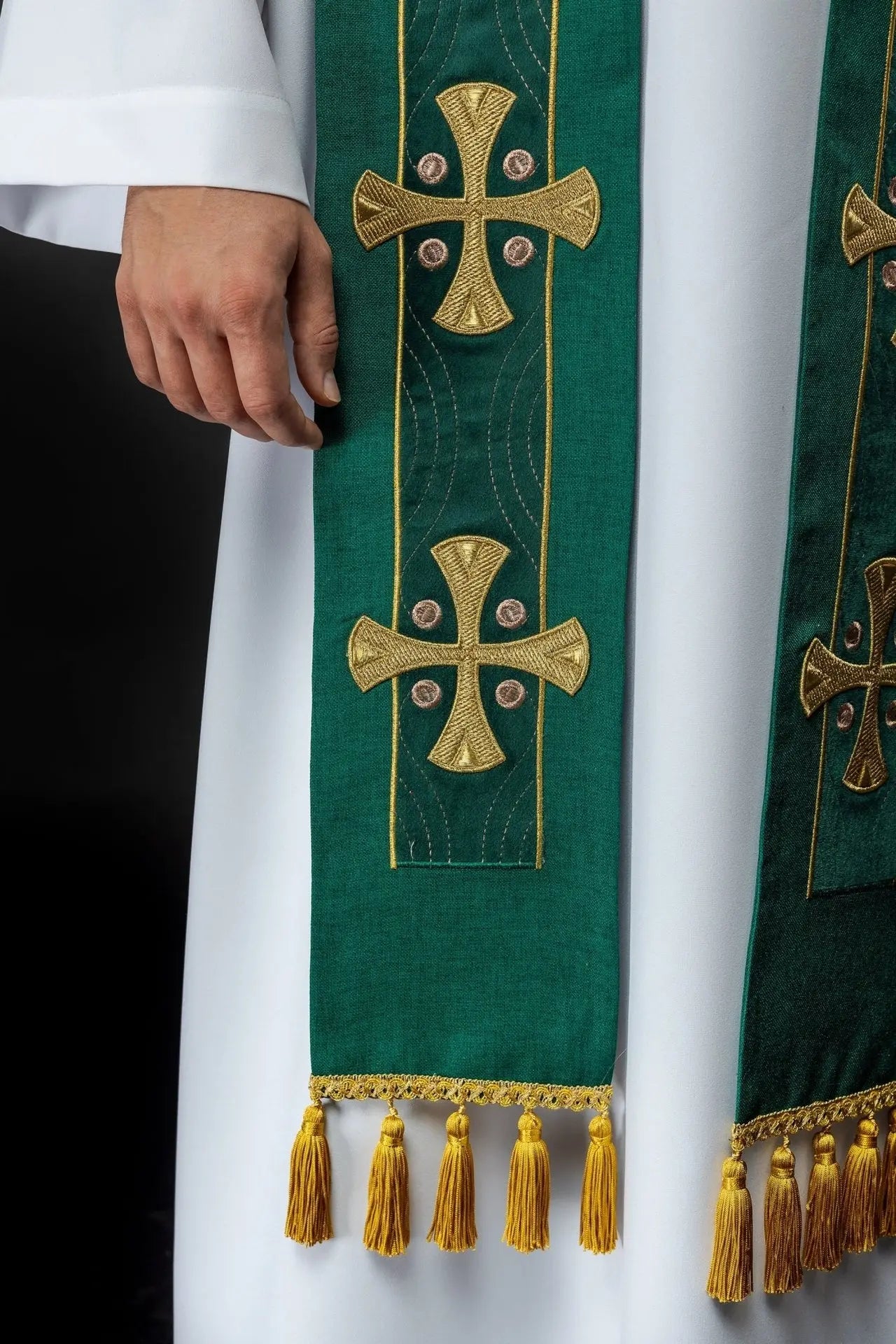Embroidered stole with crosses green