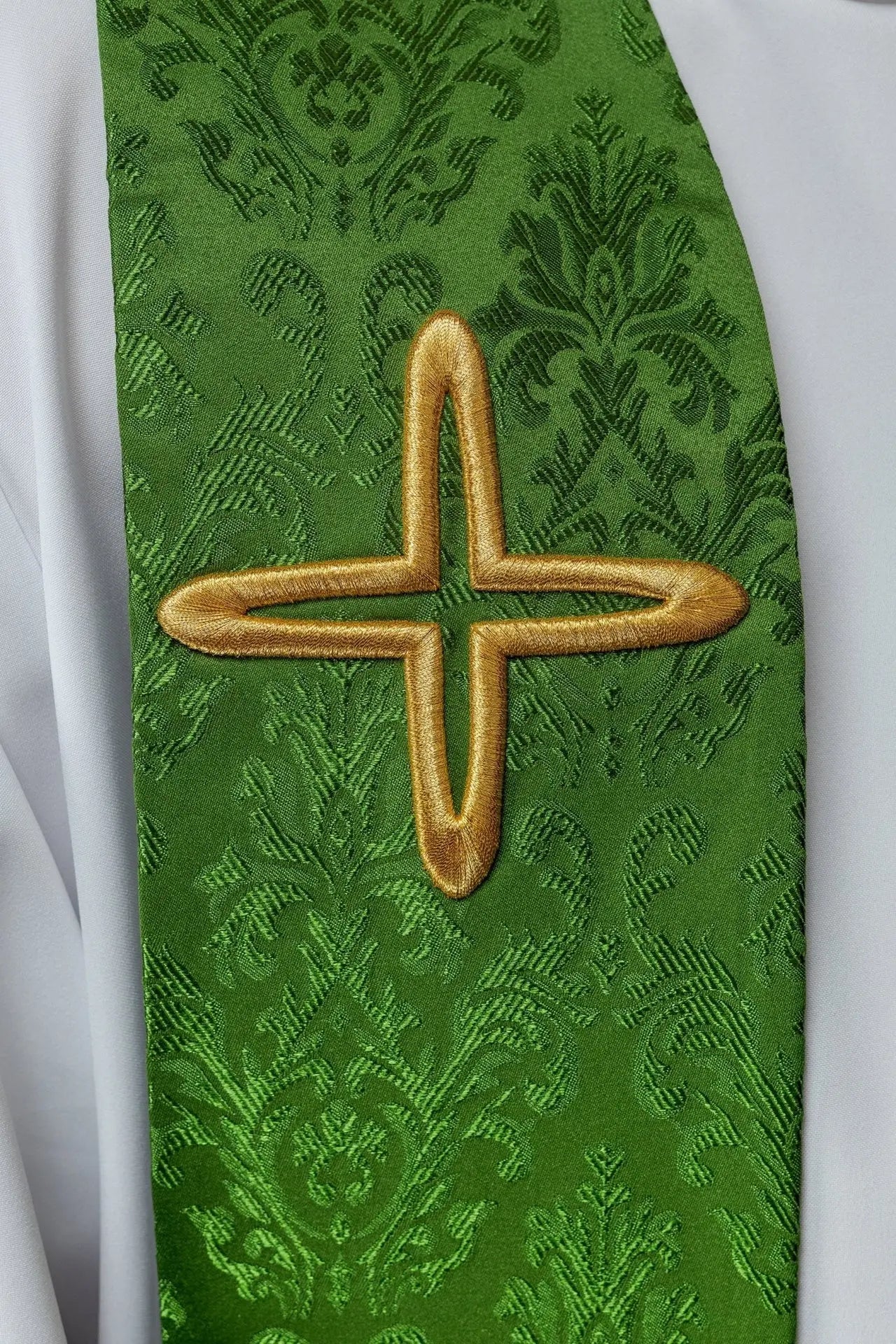 Embroidered jacquard stole with cross motifs green