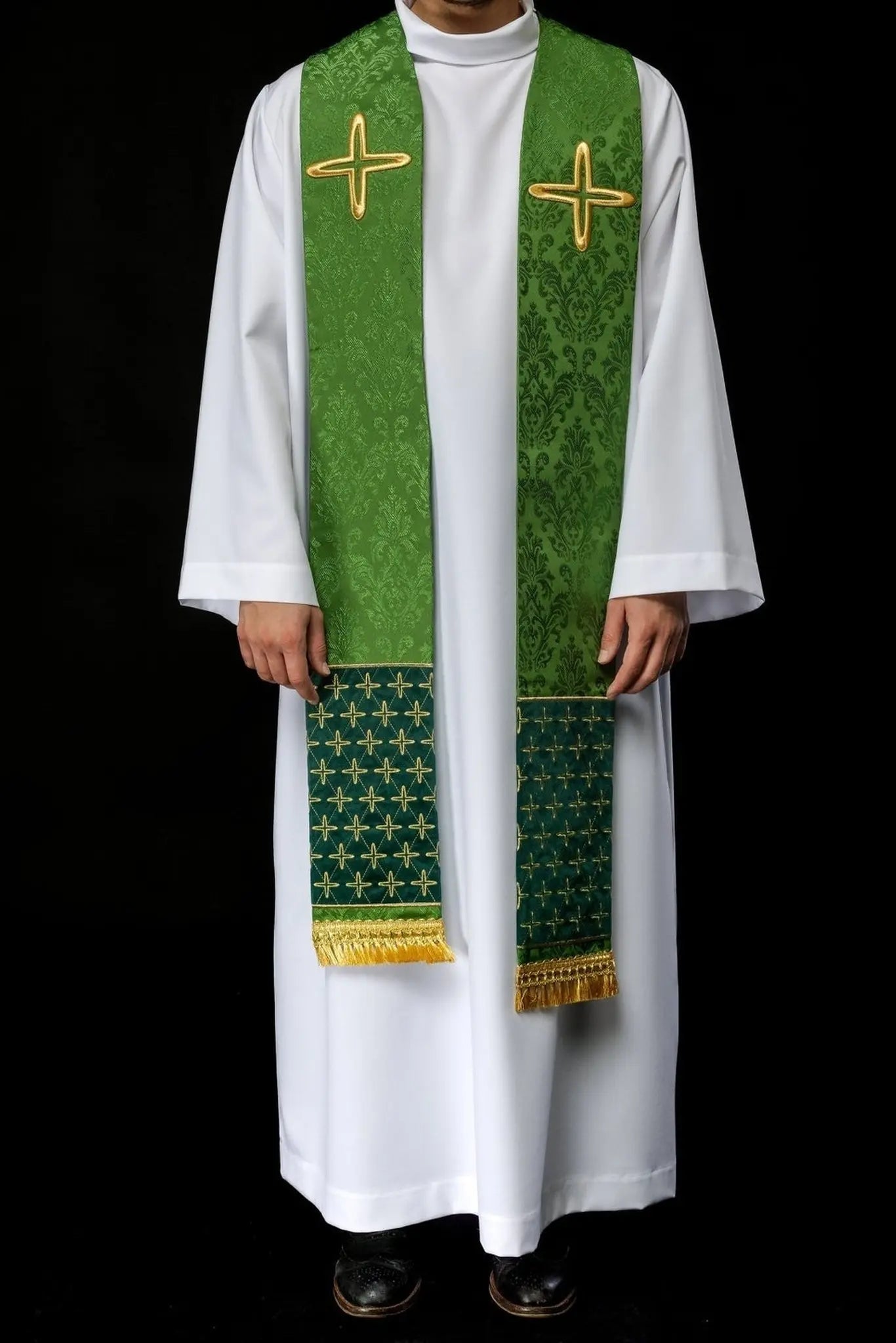 Embroidered jacquard stole with cross motifs green