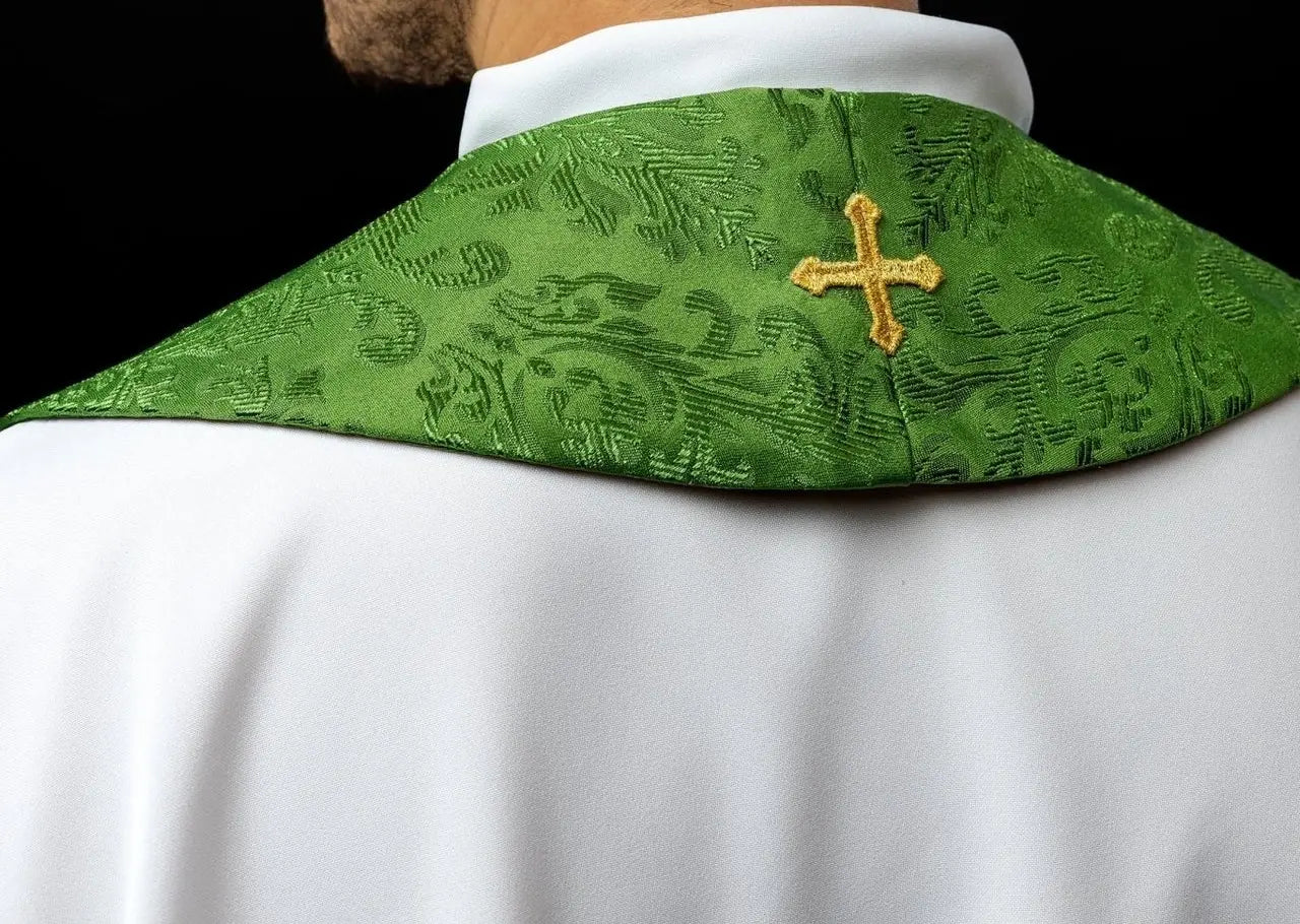 Embroidered jacquard stole with cross motifs green