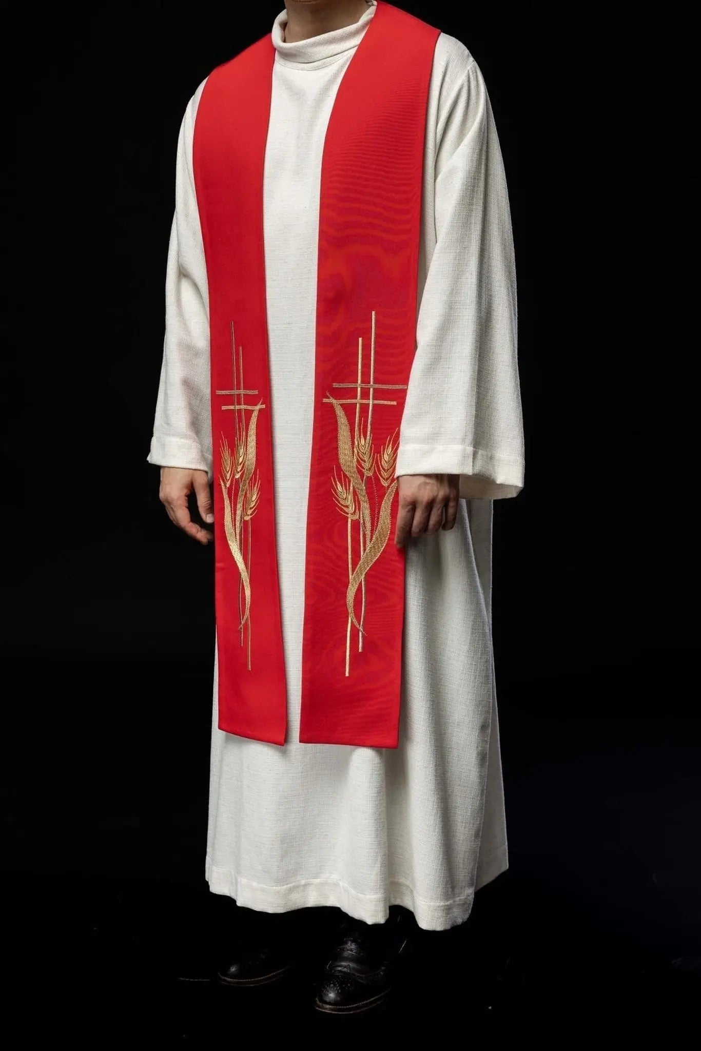 Étola rouge brodée pour prêtre